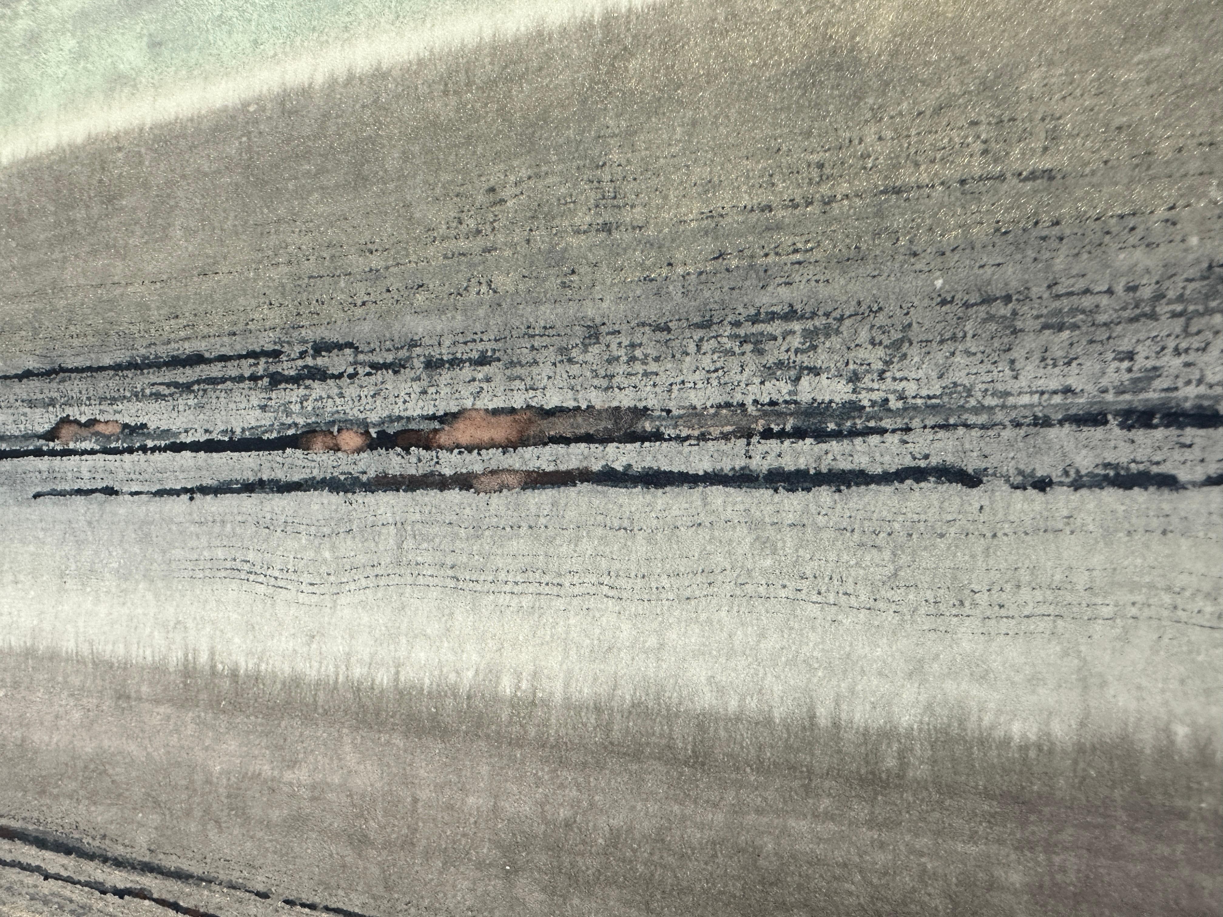 Sospensione indaco - pittura astratta blu grigio marrone con minerali frantumati - Painting Astratto di Caroline Besse