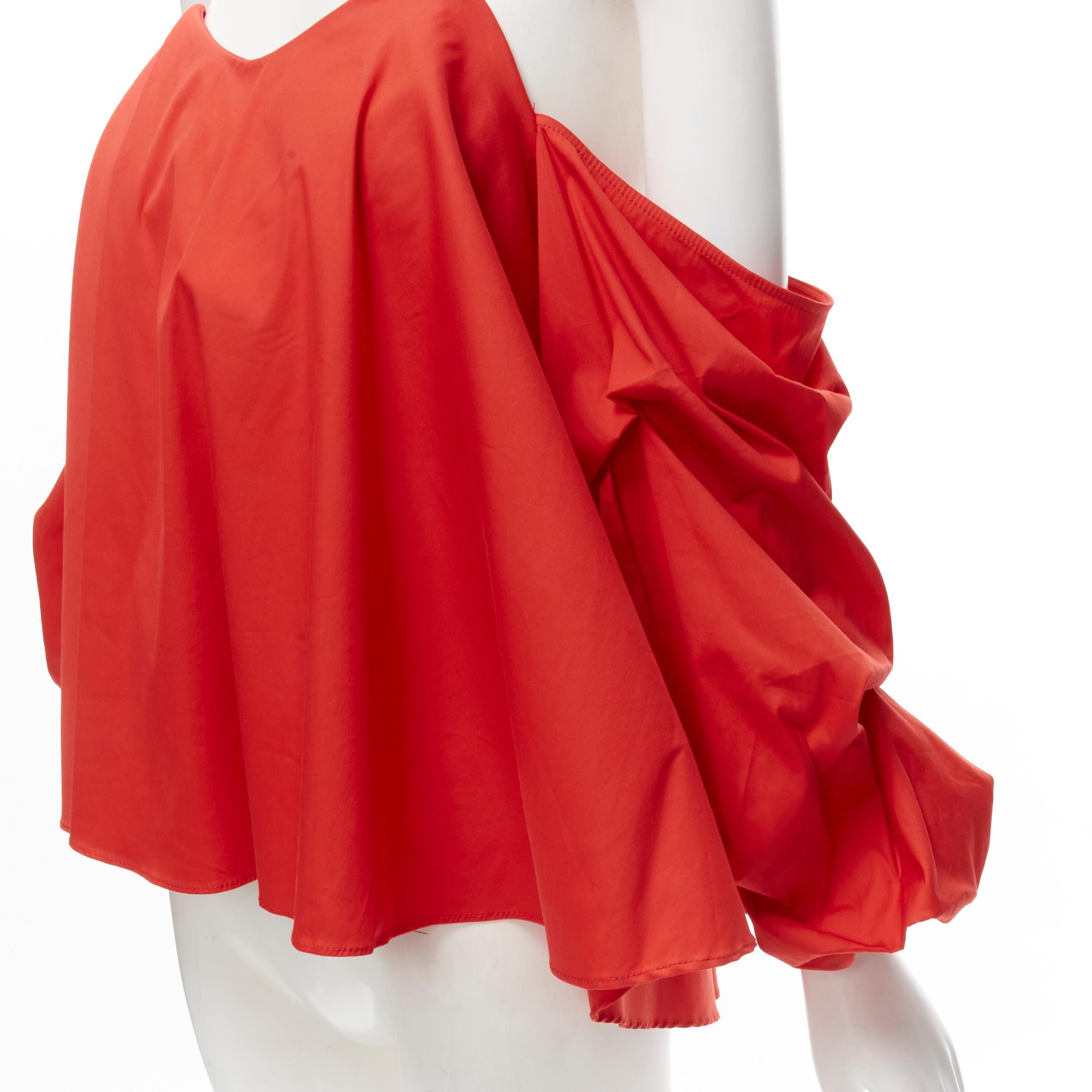 CAROLINE CONSTAS top rosso senza spalline e con maniche a sbuffo, svasato e con corsetto a cuore M.
Riferimento: YNWG/A00122
Marchio: Caroline Constas
Materiale: Cotone, misto
Colore: rosso
Modello: Tinta unita
Chiusura: zip
Fodera: 