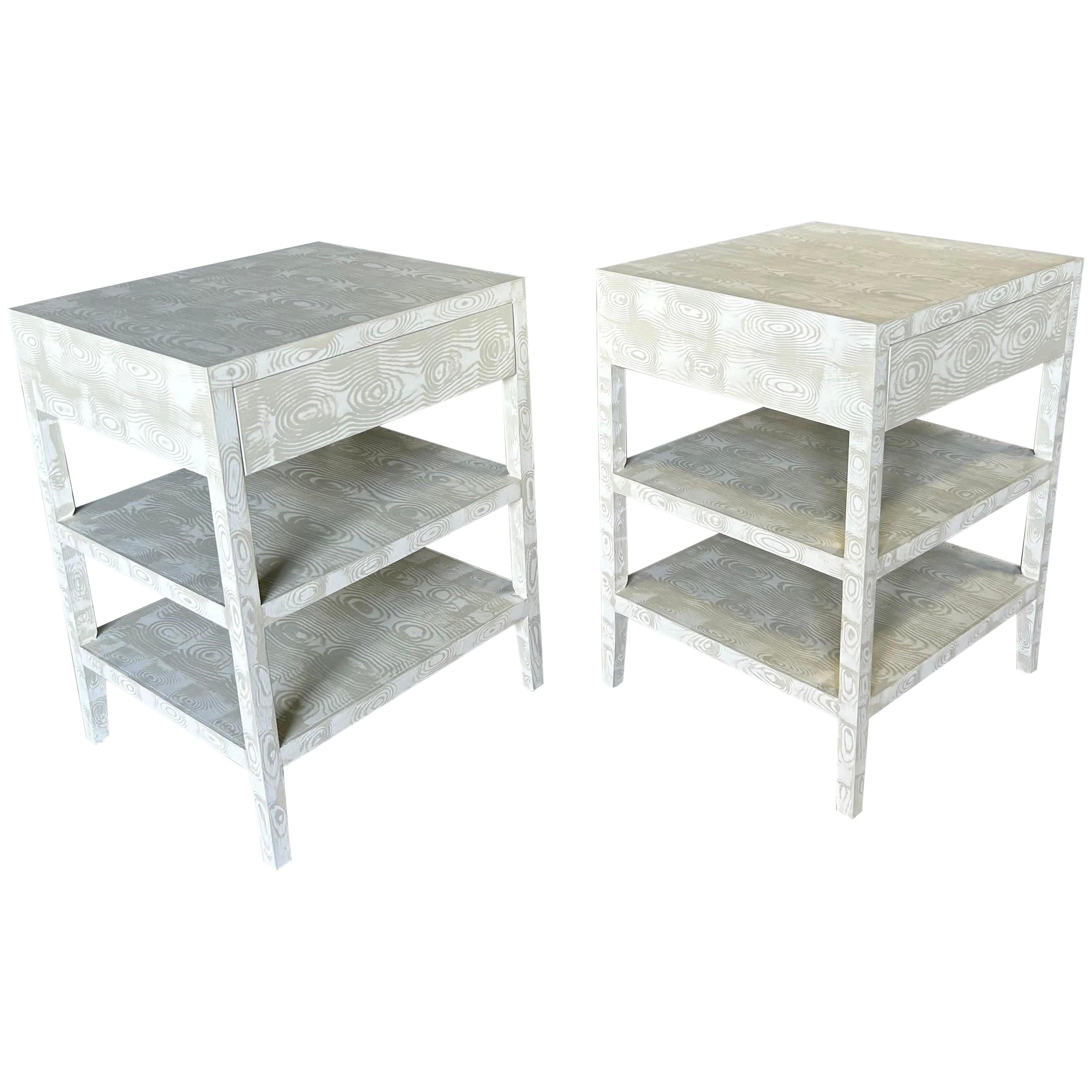 Tavolino Caroline con cassetto in Edgecomb Gray Faux Boi di The Fabulous Things in vendita