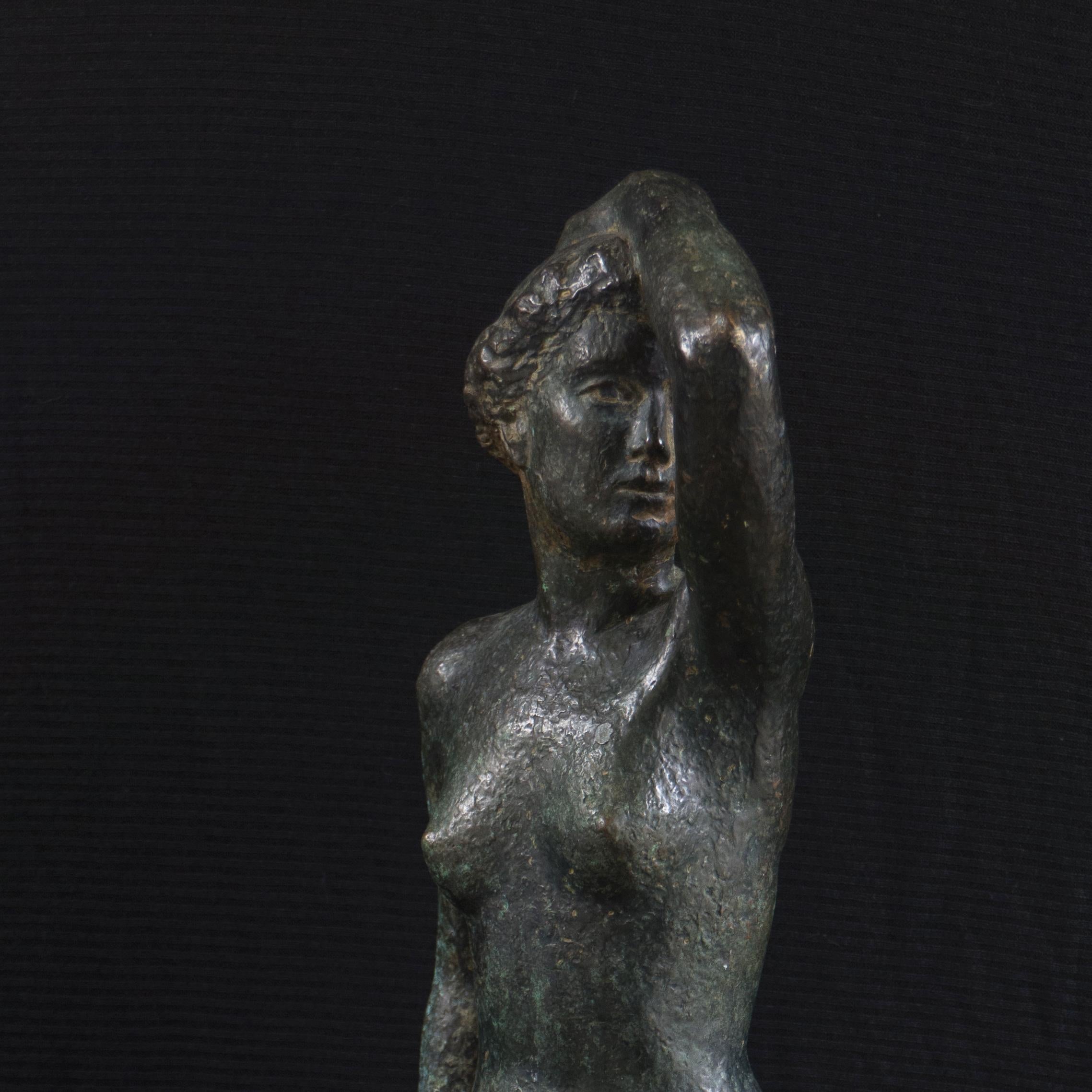 Nudo seduto