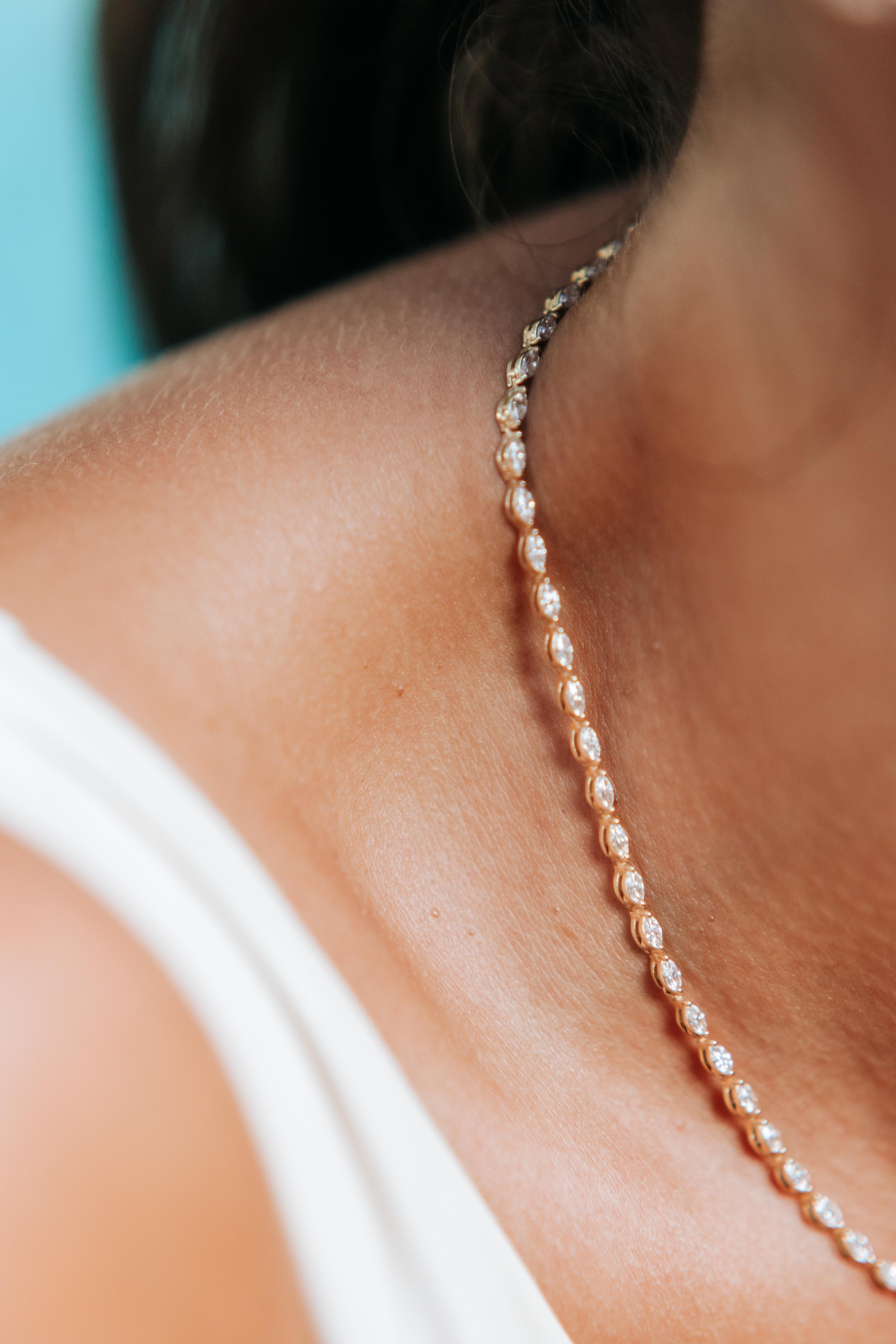 Taille Marquise Caroline Marquise, collier tennis Diamon est-ouest serti en or blanc 14 carats en vente