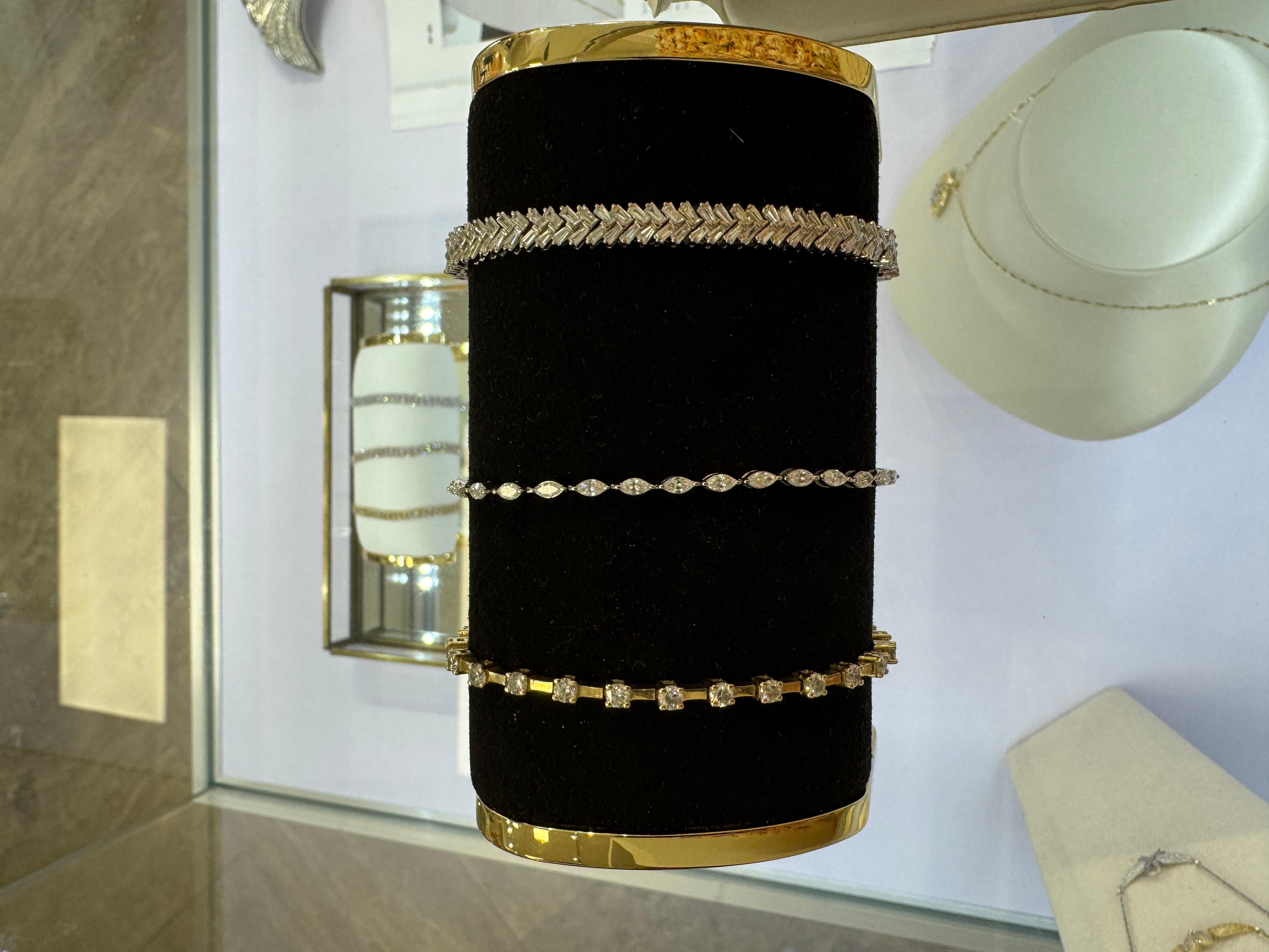 Caroline Marquise Diamant-Tennisarmband aus 14 Karat Gelbgold mit Diamanten in Ost-West-Fassung im Zustand „Neu“ im Angebot in New Hope, PA