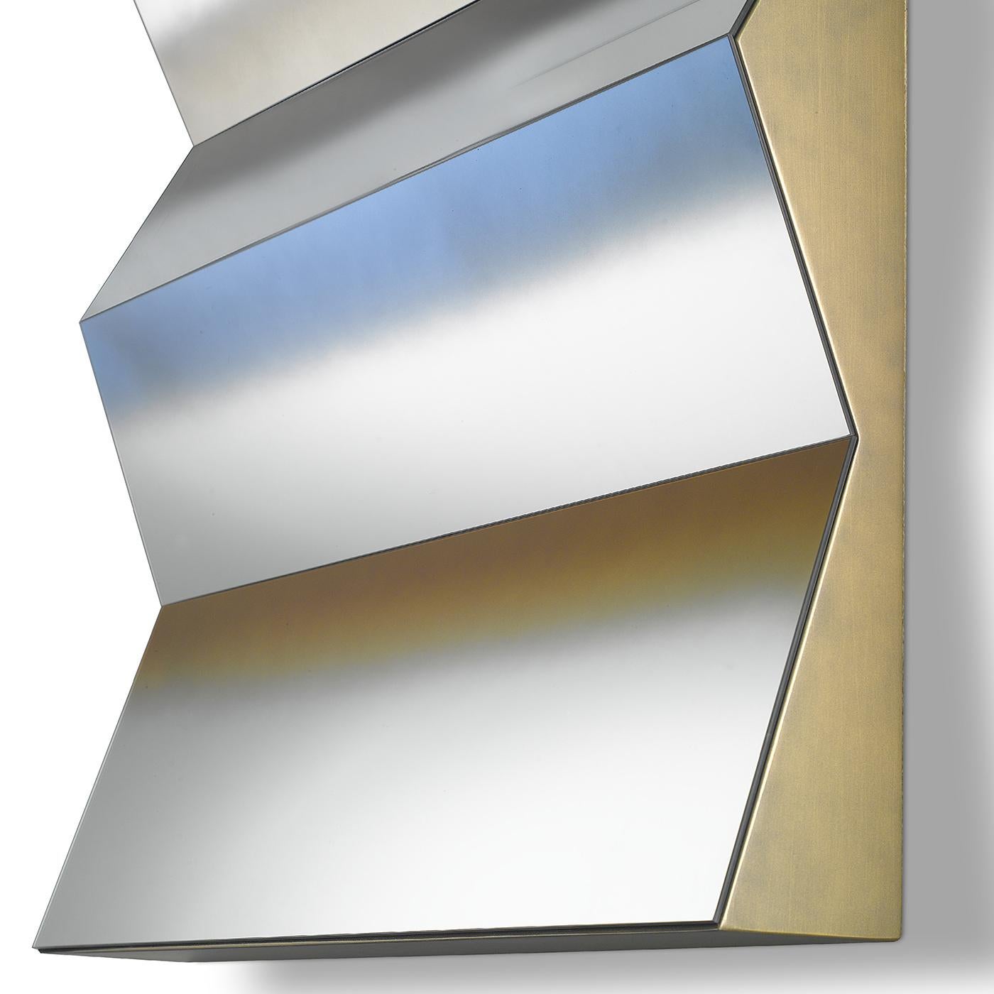 Bright and contemporary design: Caroline mirror is perfect on the wall of any living room or bedroom. The frame is in riace bronze finish wood, while the three-dimensional mirror has shades of bronze, blue and gray. Both the frame and the mirror are