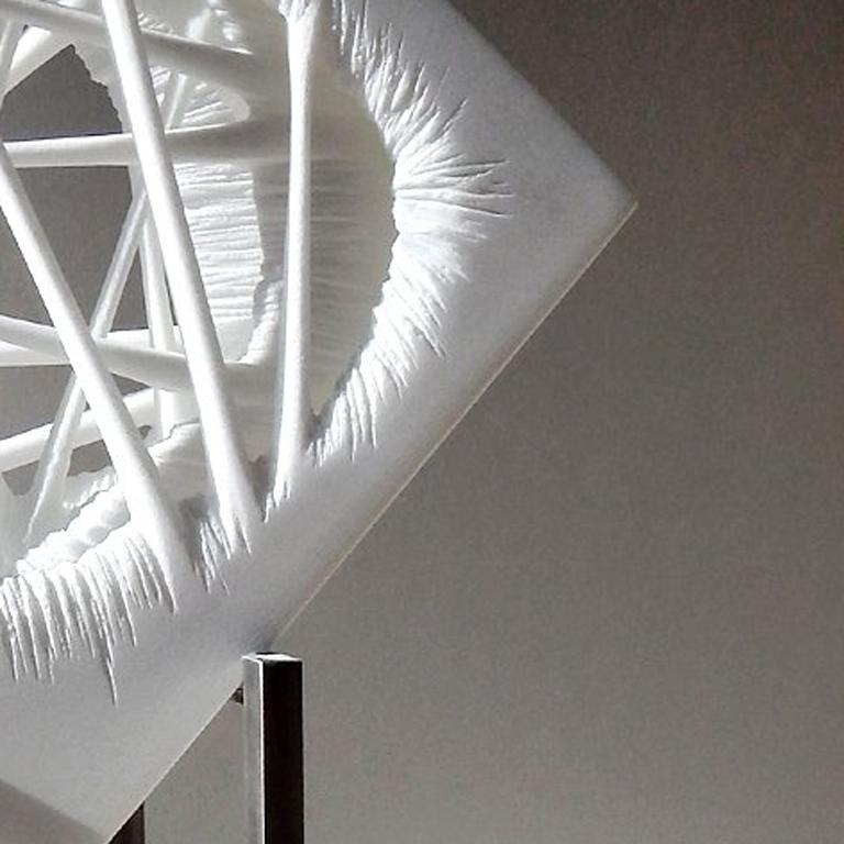 Innenansicht geschichtet VII geschnitzt Marmor abstrakte Skulptur indoor outdoor (Grau), Abstract Sculpture, von Caroline Ramersdorfer