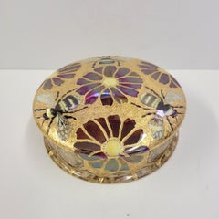 Boîte à marguerites et abeilles anglaises