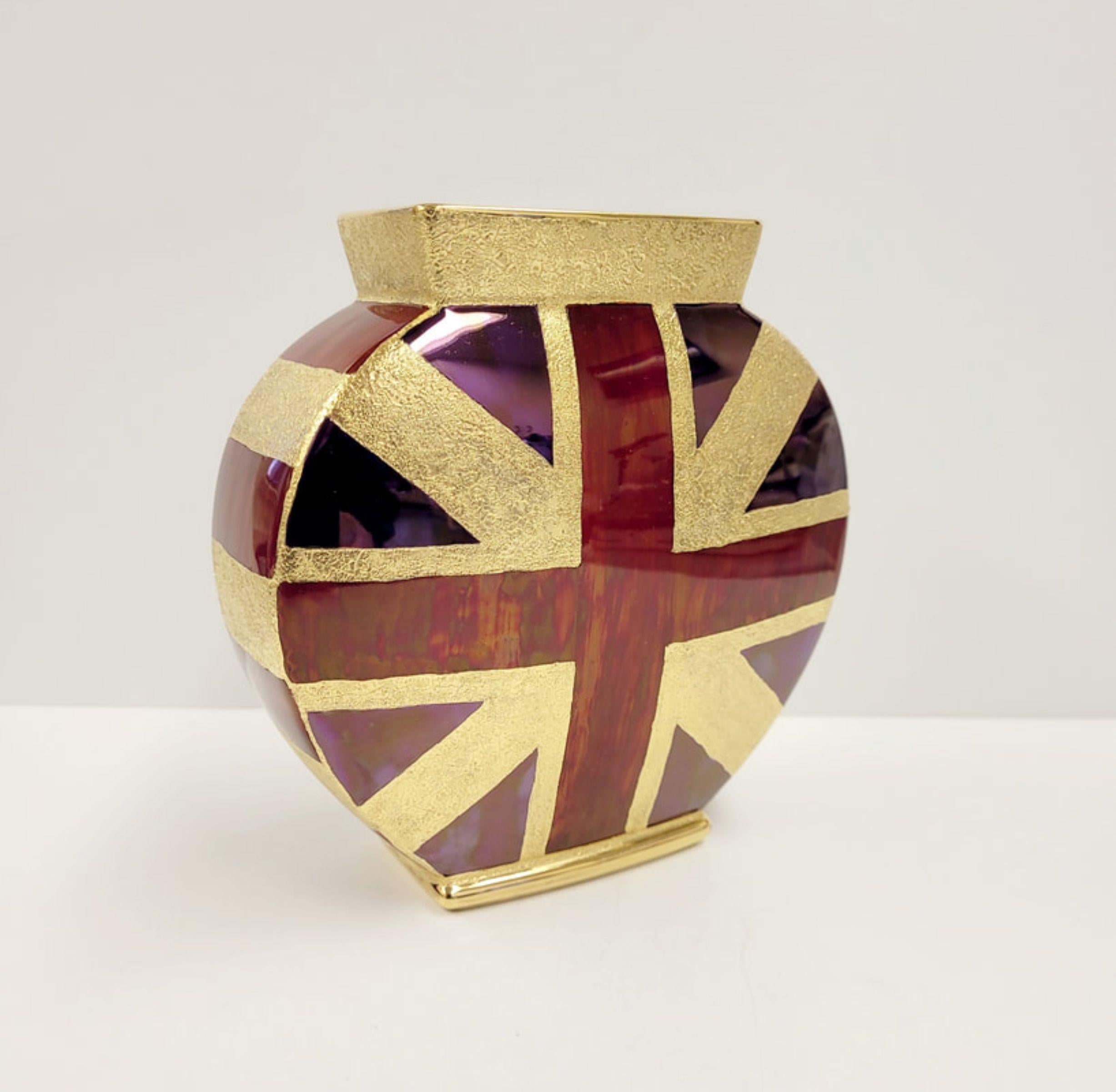 Carolyn Barlock Figurative Sculpture - The Second Continental Congress Vase