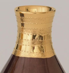 "Vals (2/2)" (2024) de Carolyn Barlock, jarrón original de oro y porcelana