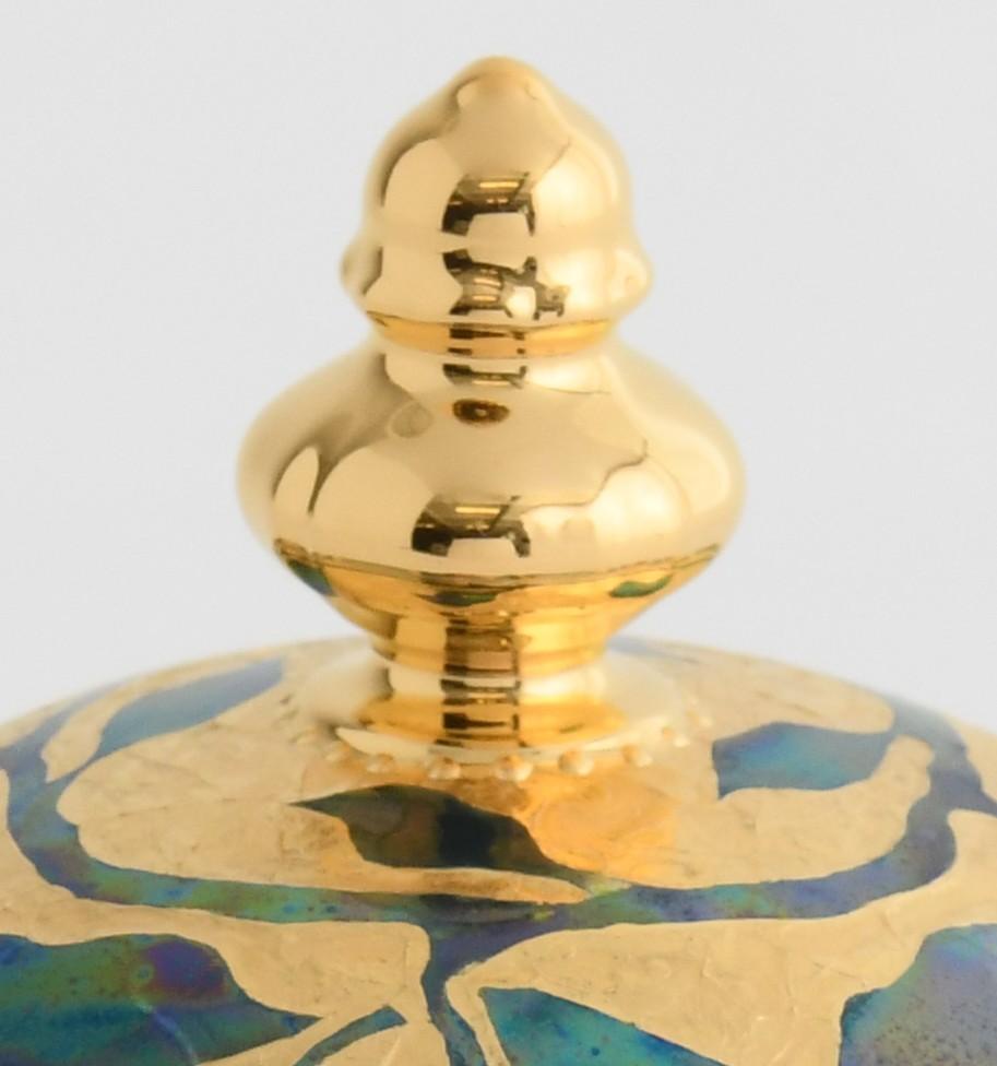 „Wild Cherry“ (2024) von Carolyn Barlock, Original-Skulptur aus Gold und Porzellan im Angebot 1