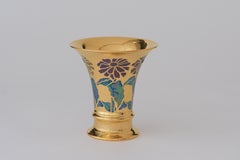 „Witch Hazel“ (2024) von Carolyn Barlock, Original-Tasse aus Gold und Porzellan