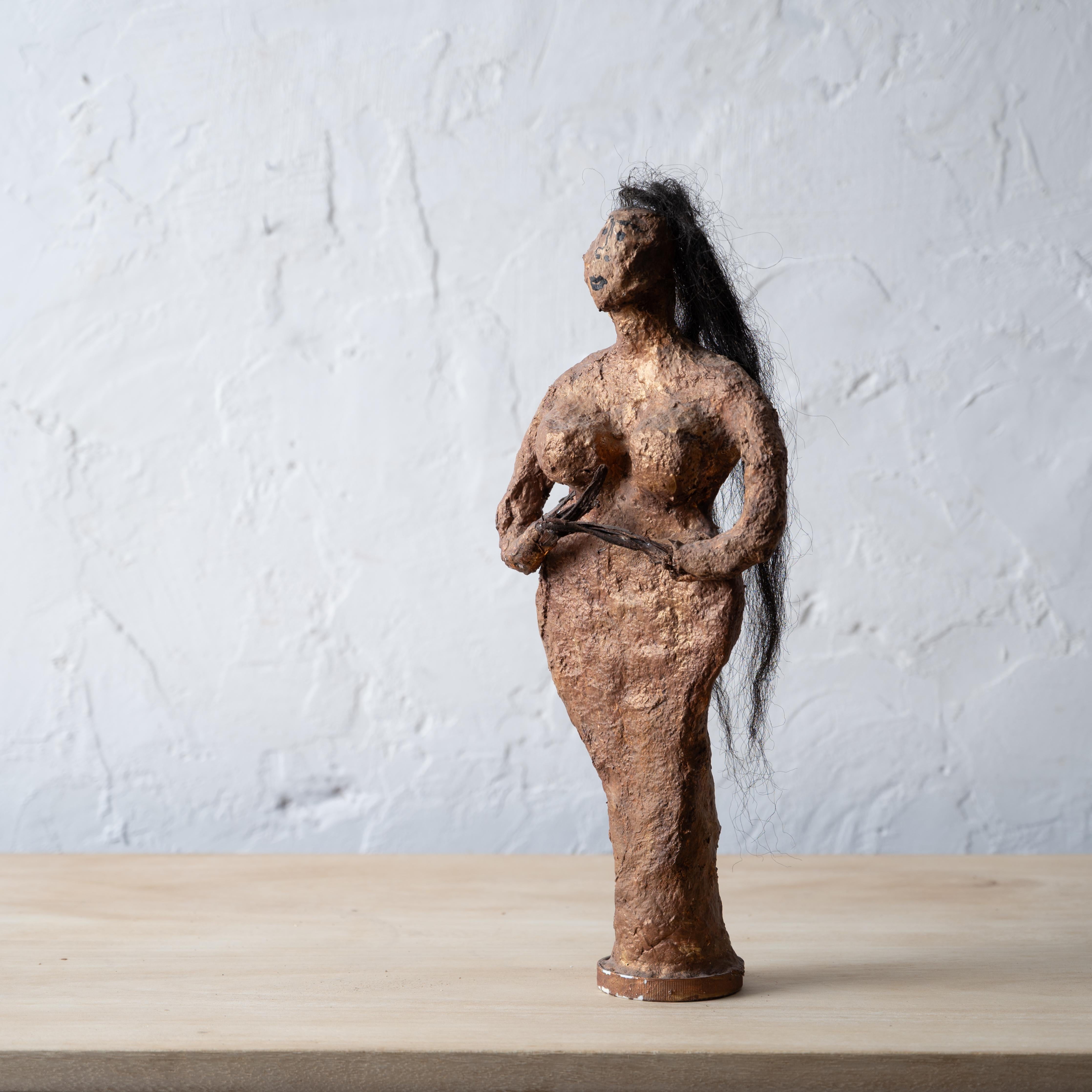 Primitivo Scultura della dea Carolyn Mae Lassiter in vendita