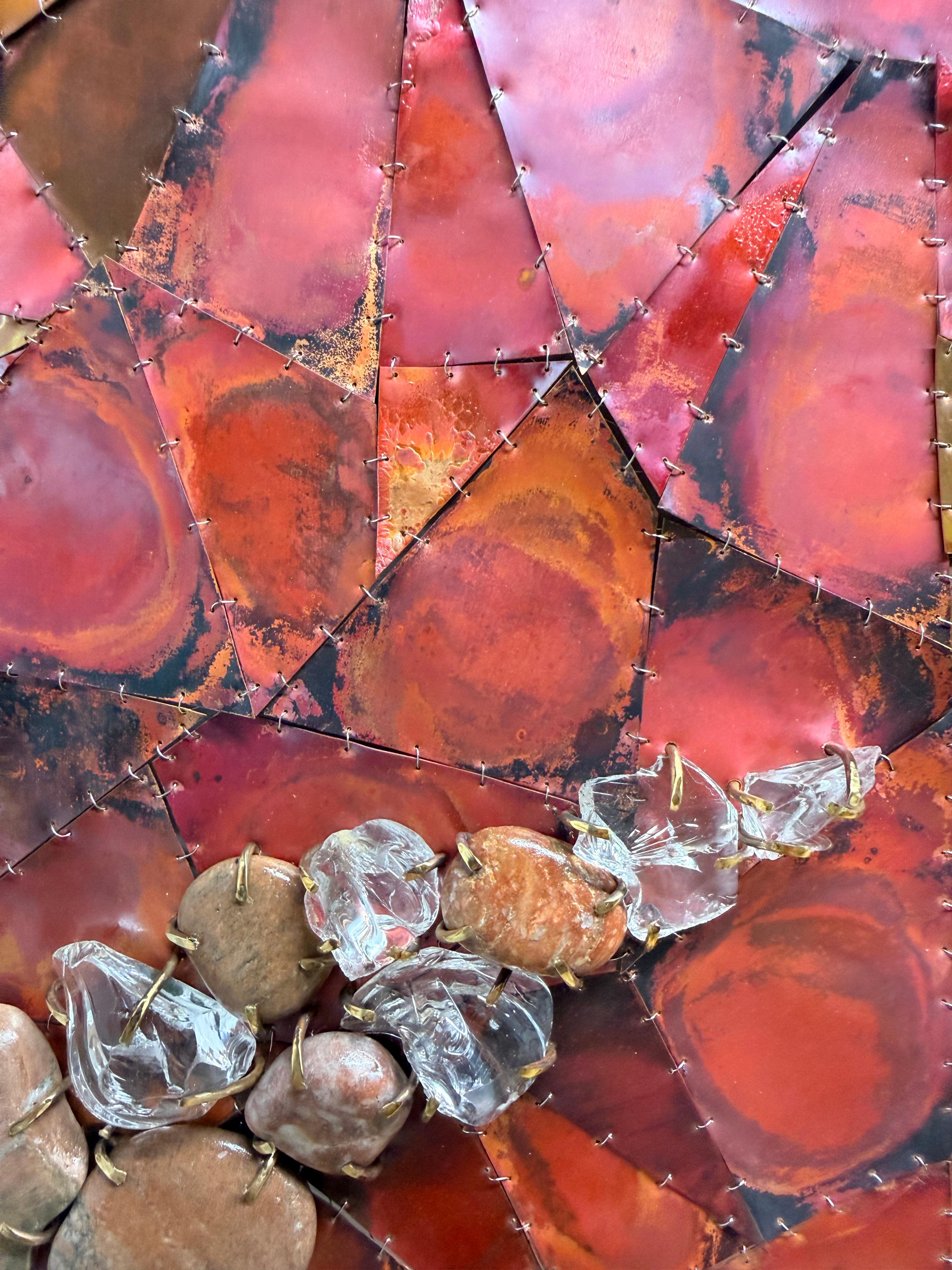 Lost by the Shore - Kupfer-Metall-Stein-Glas gerahmte Wandskulptur, 2025 im Angebot 1