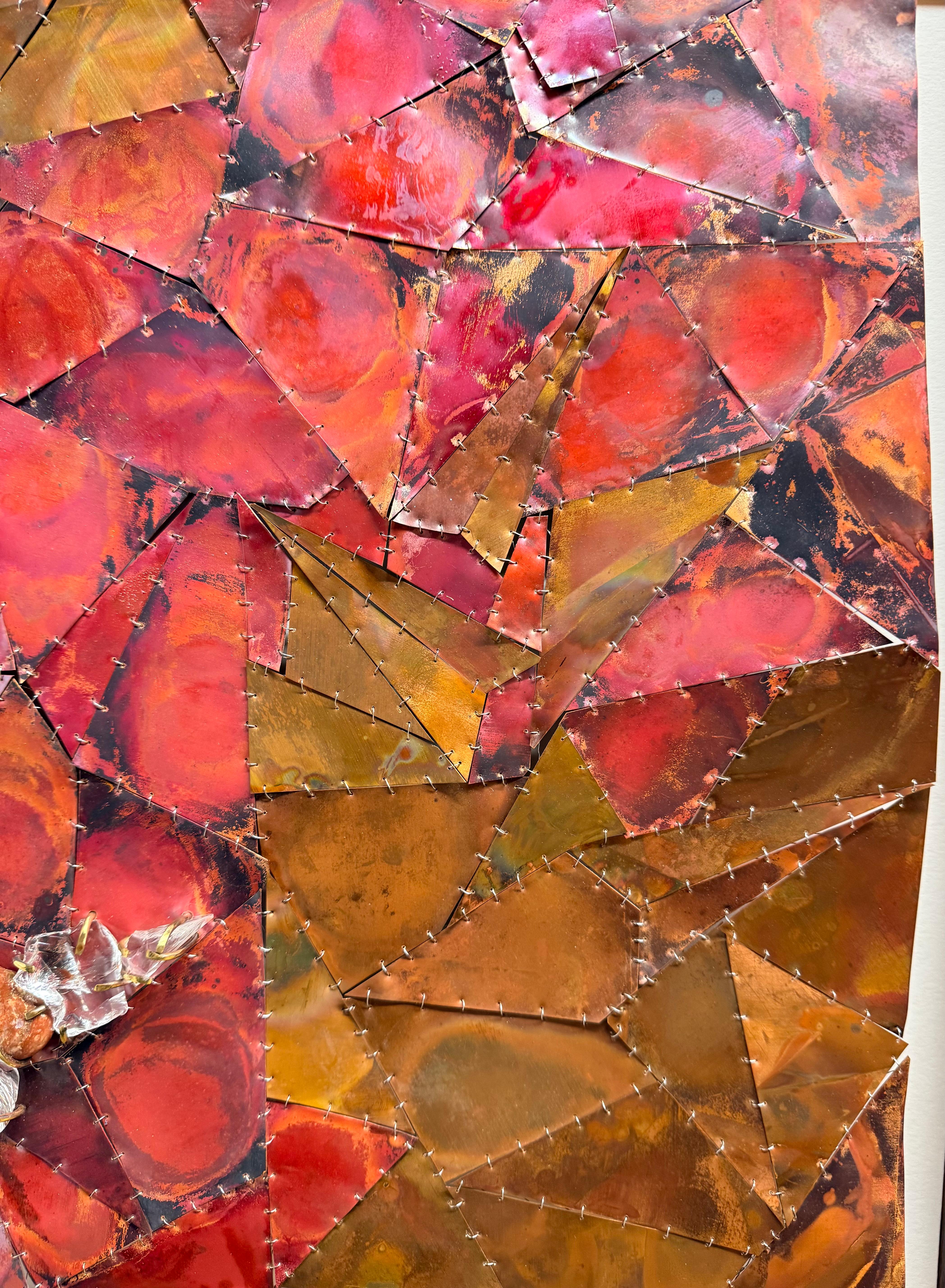 Lost by the Shore - Kupfer-Metall-Stein-Glas gerahmte Wandskulptur, 2025 im Angebot 3