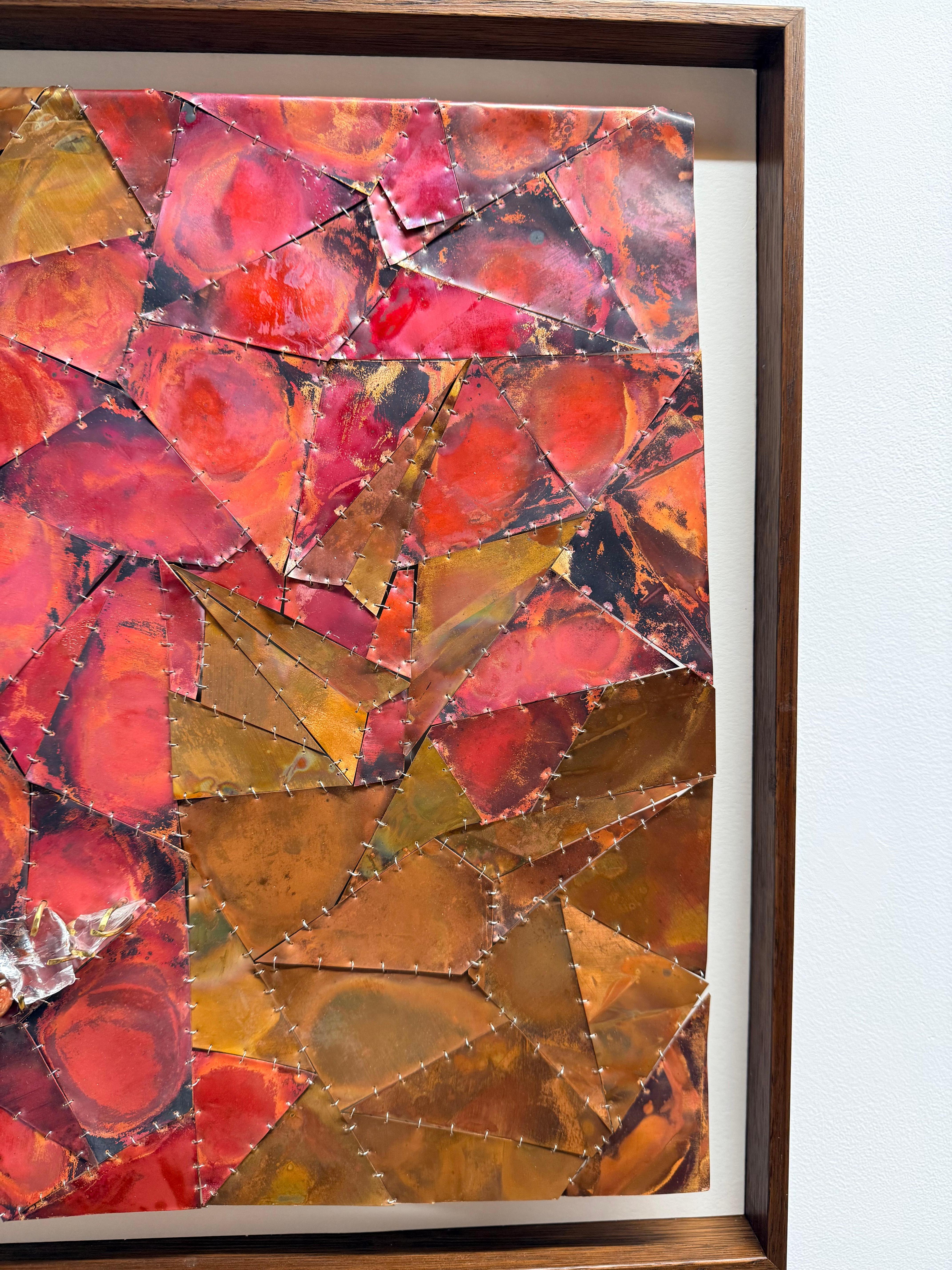 Lost by the Shore - Kupfer-Metall-Stein-Glas gerahmte Wandskulptur, 2025 im Angebot 5