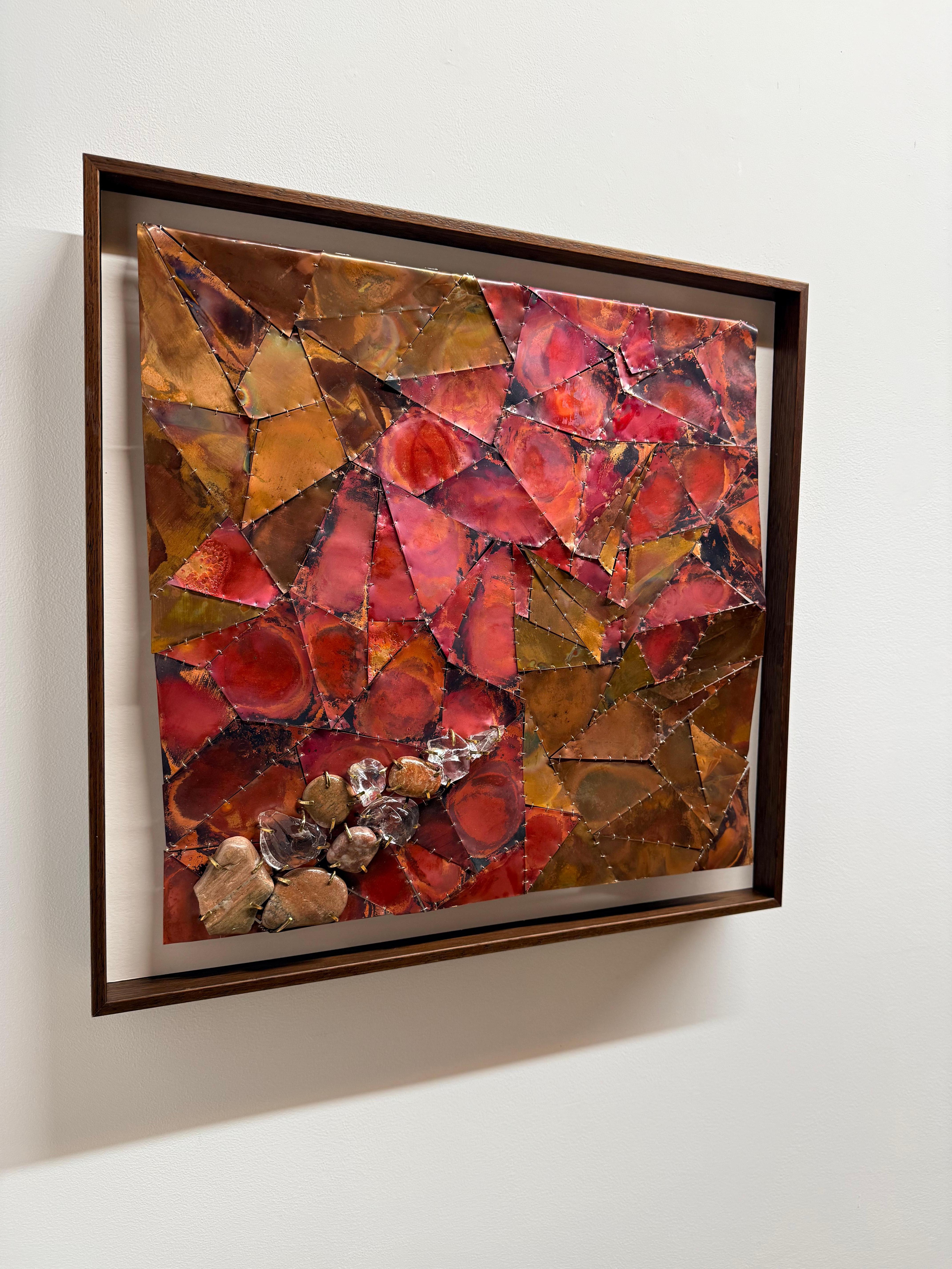 Lost by the Shore - Kupfer-Metall-Stein-Glas gerahmte Wandskulptur, 2025 im Angebot 6