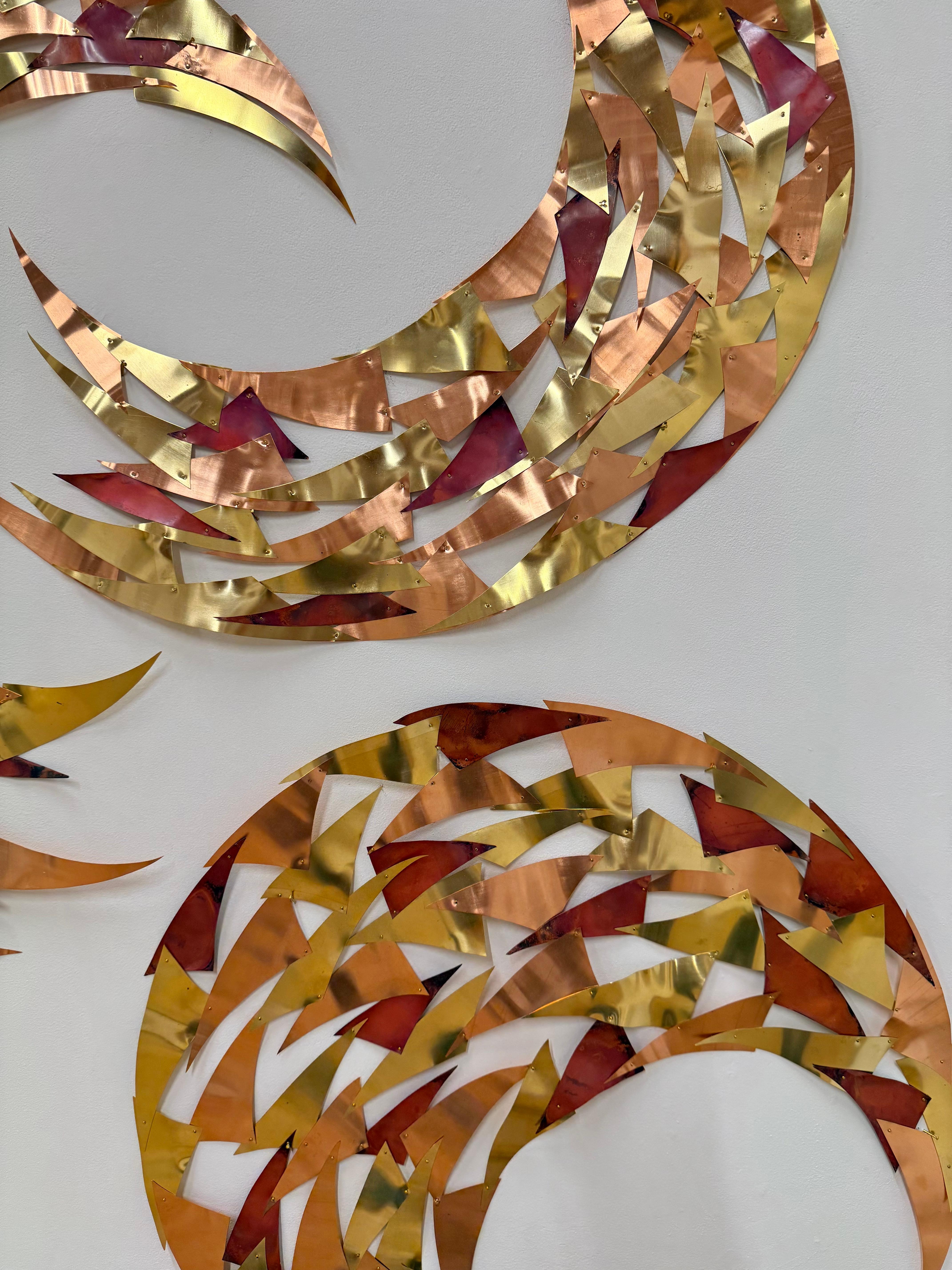 Around Here Somewhere - Scultura da parete in rame con luna crescente, 2025 in vendita 6