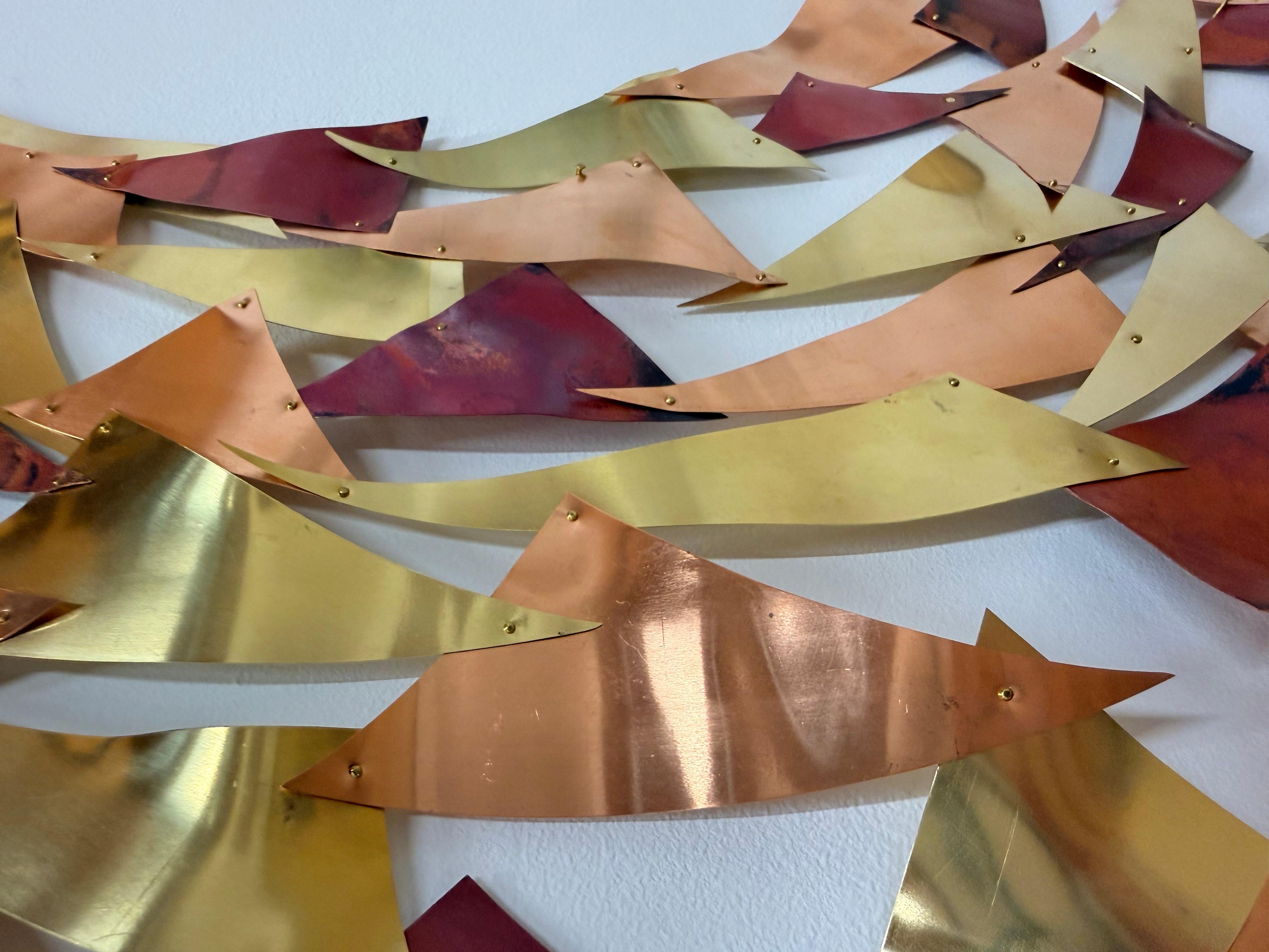 Around Here Somewhere - Scultura da parete in rame con luna crescente, 2025 in vendita 10