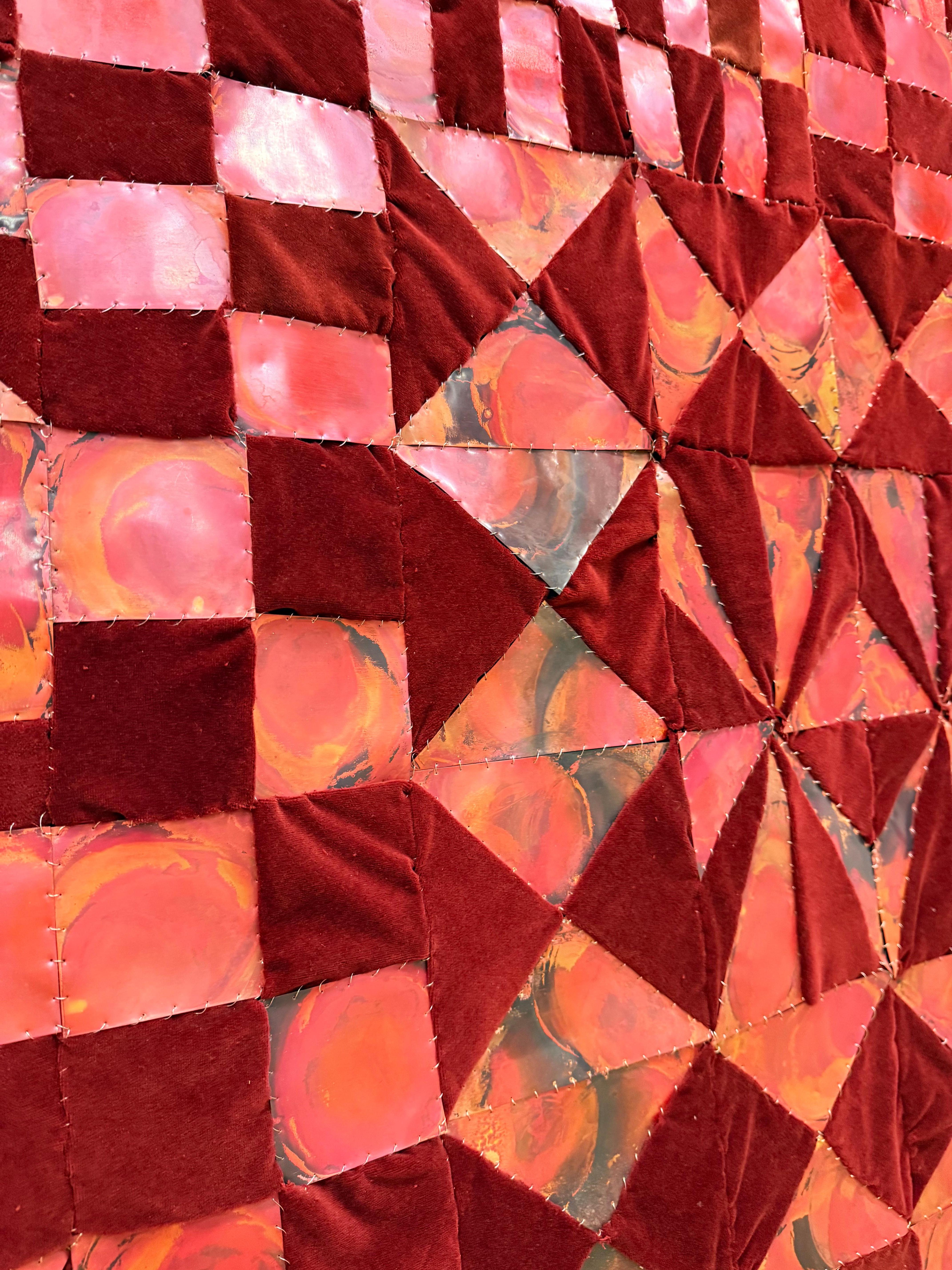 Coolidge Road - Scultura da parete in velluto, rame, metallo, patchwork, tessuto, 2025 in vendita 6