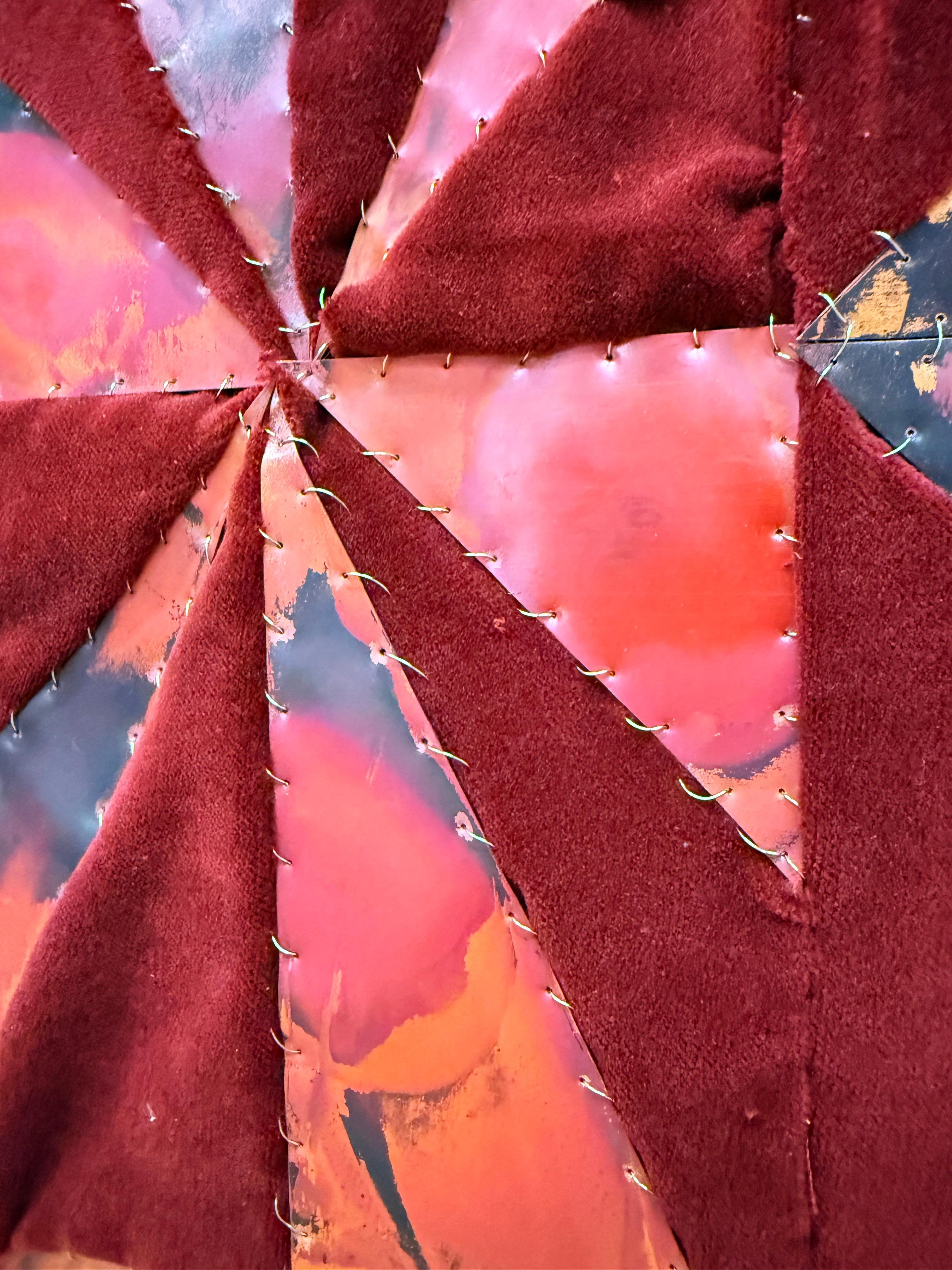 Coolidge Road - Scultura da parete in velluto, rame, metallo, patchwork, tessuto, 2025 in vendita 7