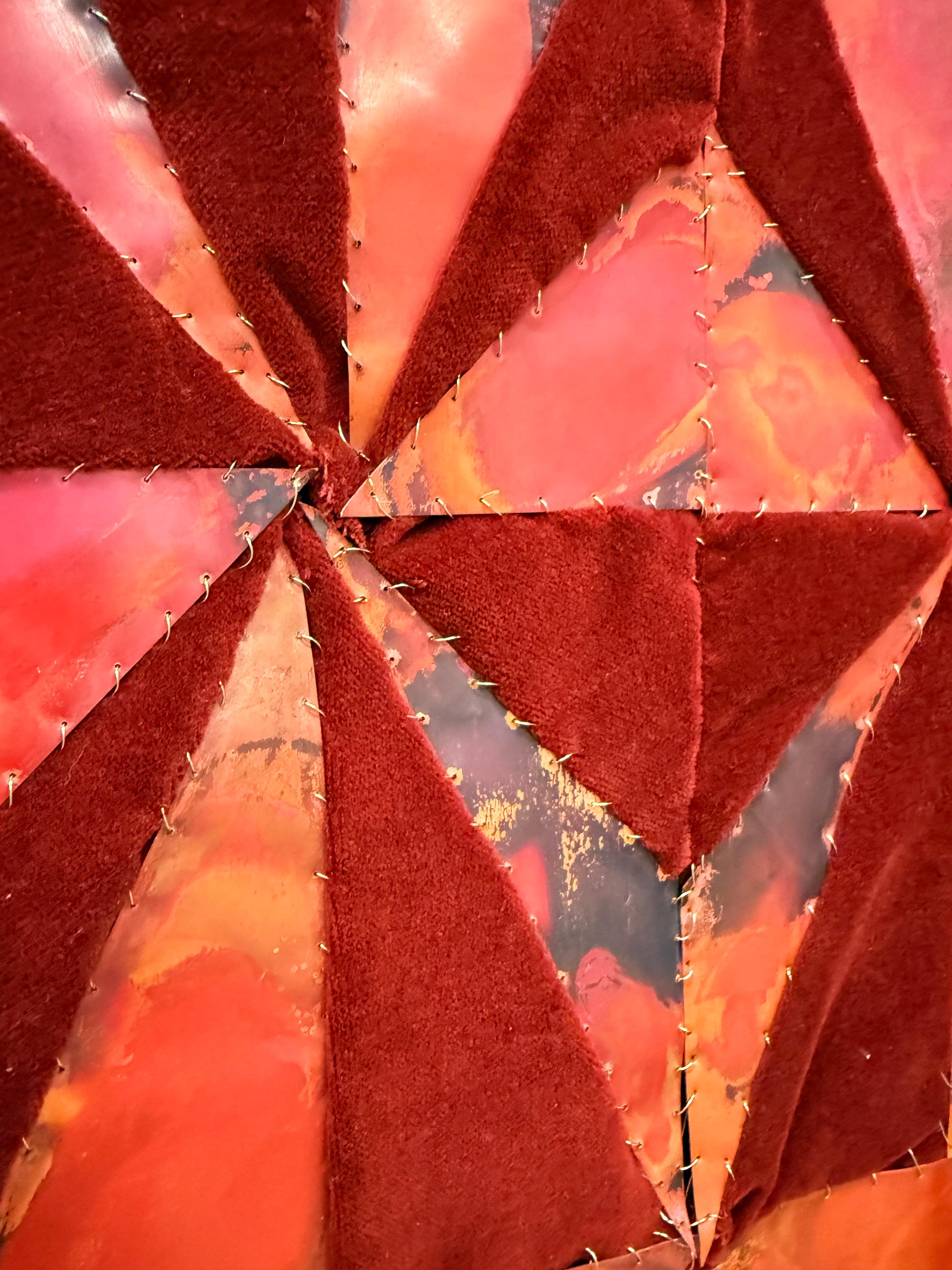 Coolidge Road - Scultura da parete in velluto, rame, metallo, patchwork, tessuto, 2025 in vendita 8