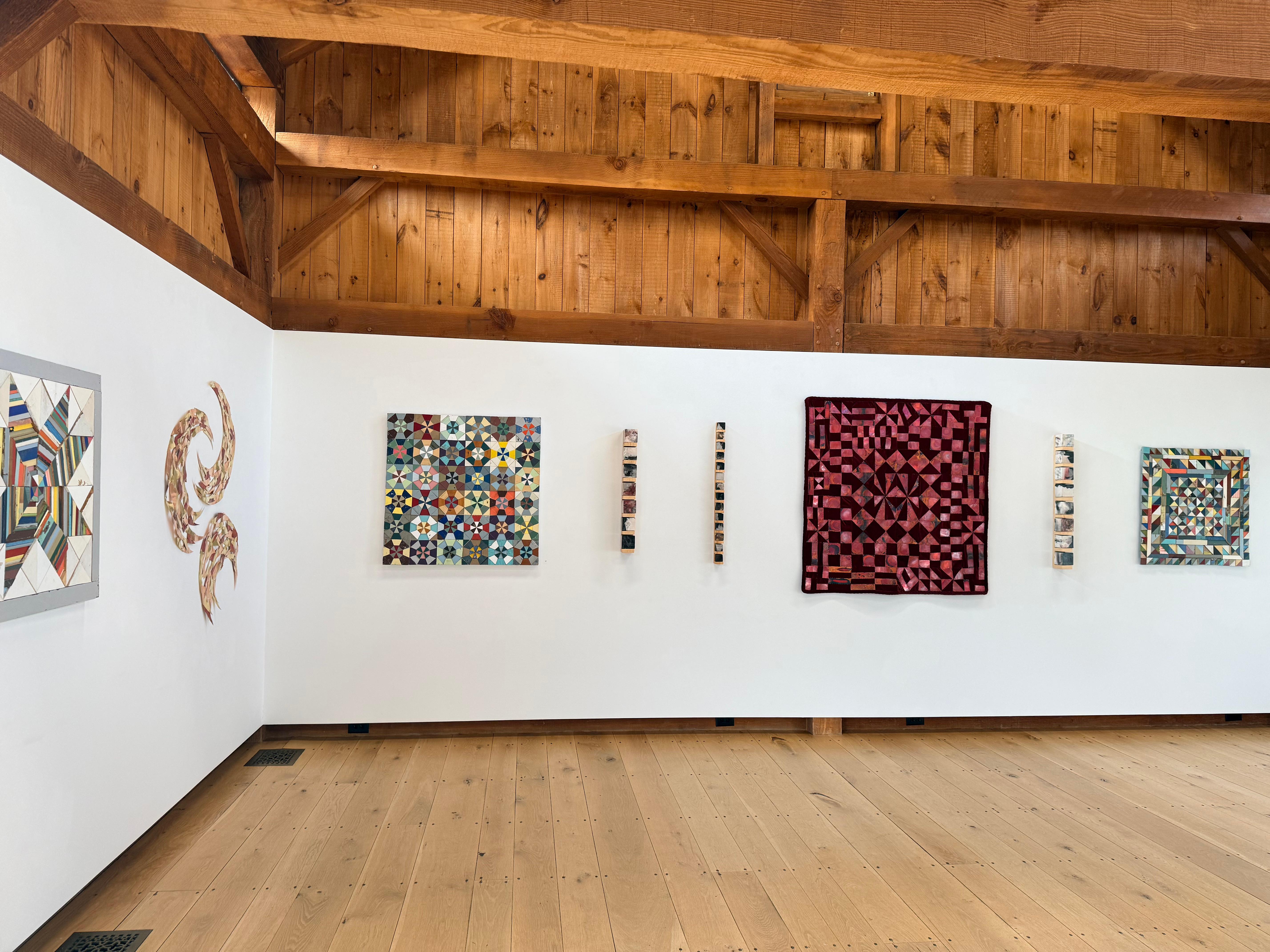 Coolidge Road - Scultura da parete in velluto, rame, metallo, patchwork, tessuto, 2025 in vendita 10