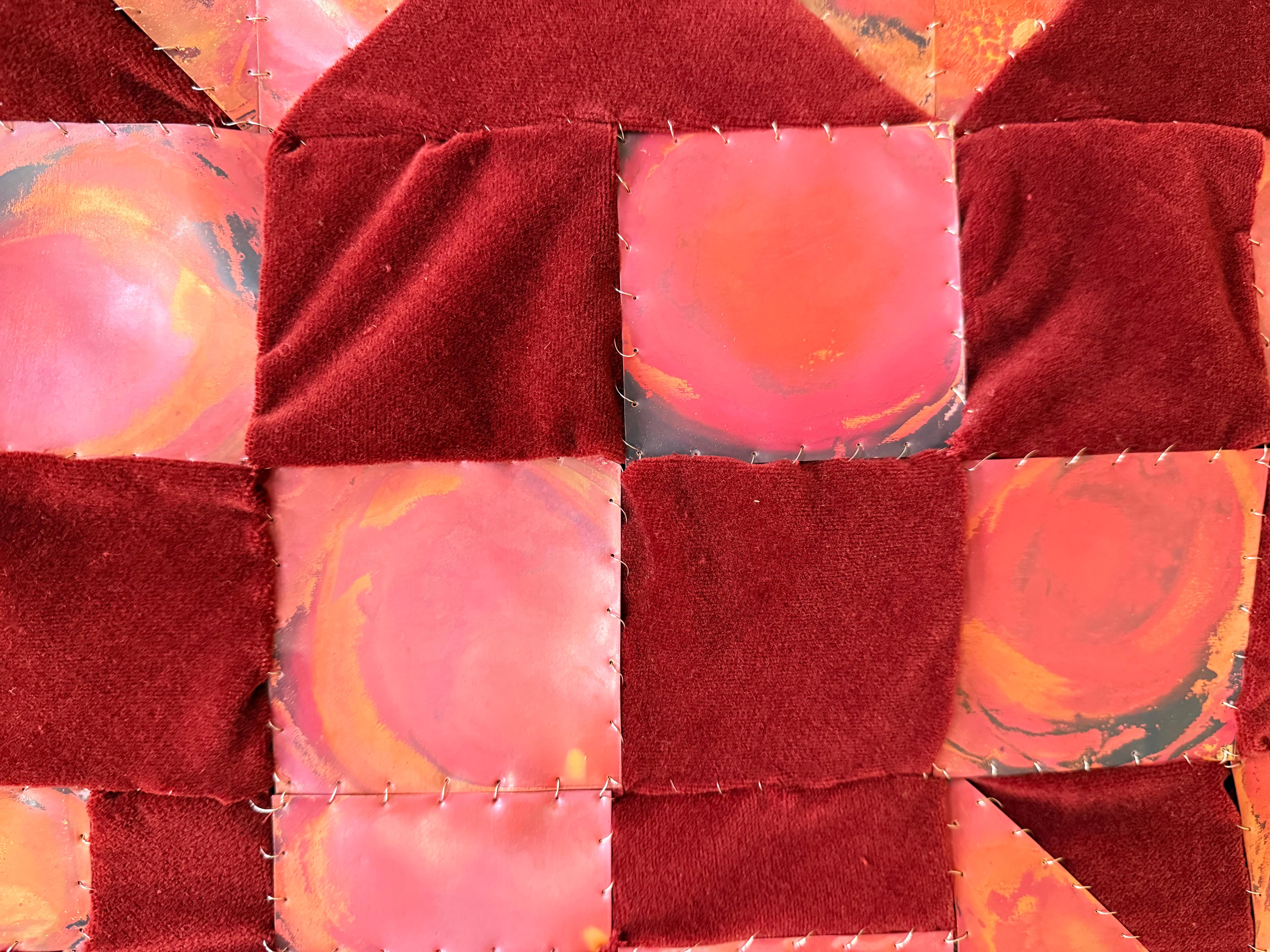 Coolidge Road - Scultura da parete in velluto, rame, metallo, patchwork, tessuto, 2025 in vendita 2