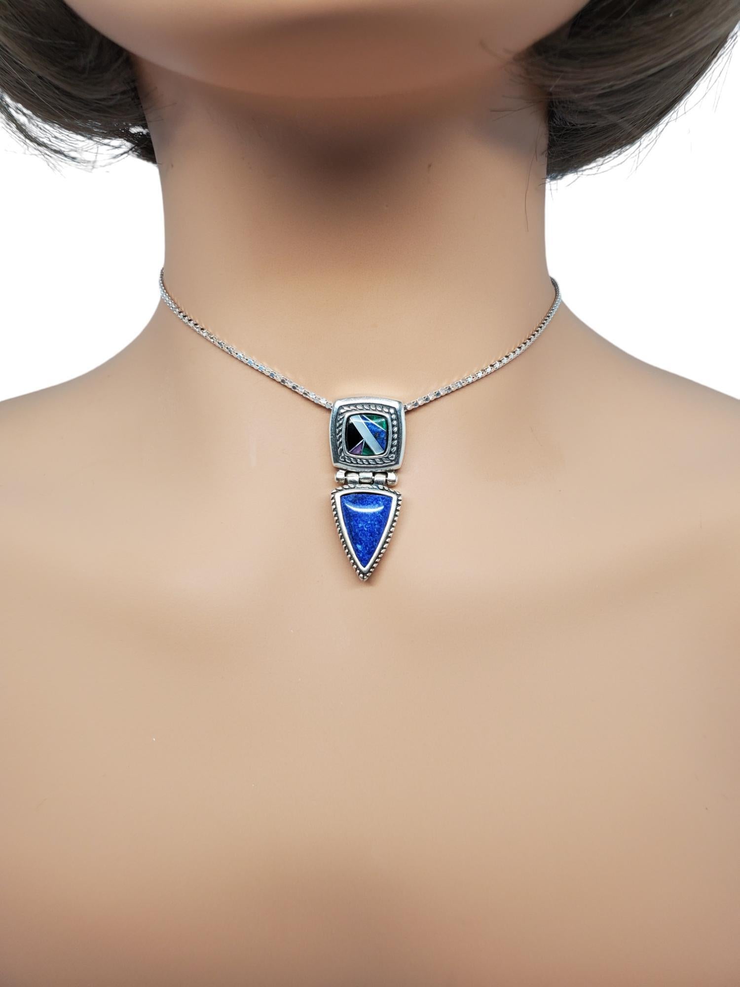 Ciondolo in pietra preziosa a mosaico di Carolyn Pollack Lapis Lazuli...

Questo splendido ciondolo a cerniera in argento sterling vintage di Carolyn Pollack presenta una pietra di lapislazzuli e gemme a mosaico intarsiate.

Dimensioni:   1.62 in. x