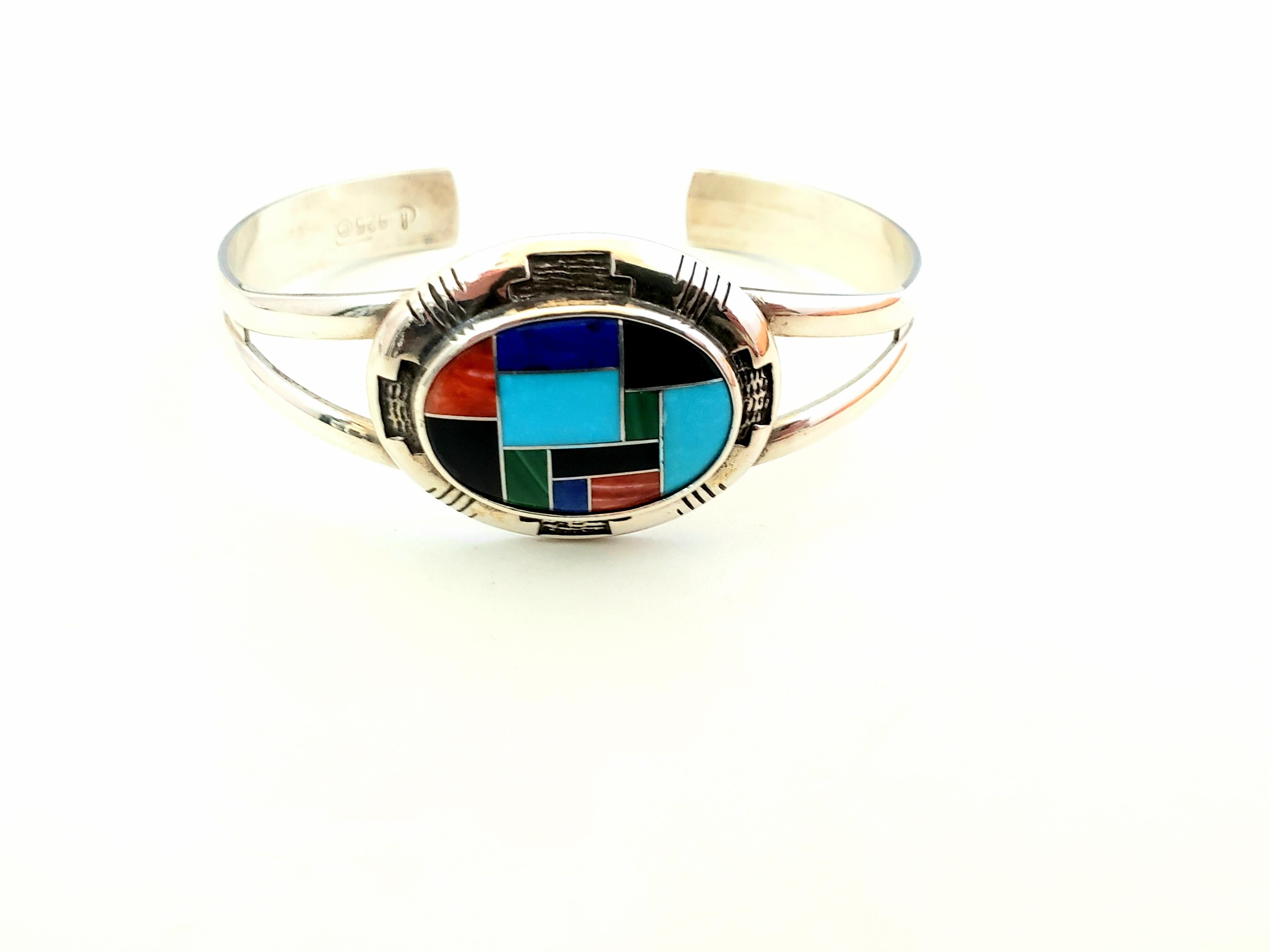 Carolyn Pollack Relios Sterling Silver MultiStone Inlay Cuff Bracelet

Carolyn Pollack Relios sterling silver cuff bracelet with inlay consisting of lapis, turquoise, black onyx, malachite, and orange spiny oyster. All stones are separated by