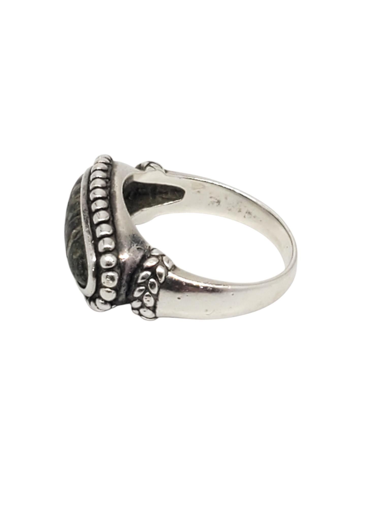 Carolyn Pollack Sterling Silver Green Jasper Ring -

This vintage ring by Carolyn Pollack features an elongated green jasper surrounded by a sterling silver beaded design.

Shank: 3.05 mm

Size: 6.75

Stamped: CR 925

Weigh: 4.5 dwt / 7.09 gr

Very