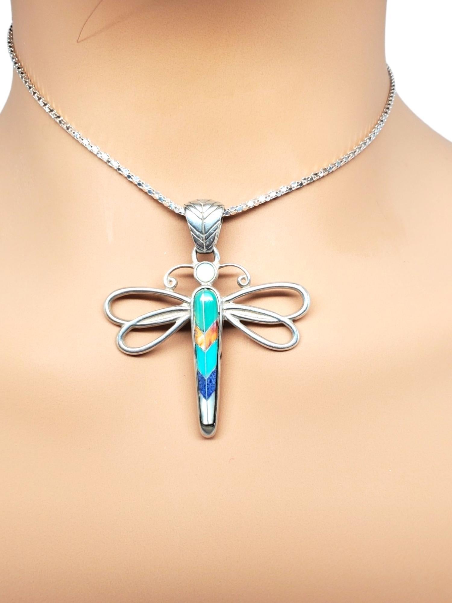 Carolyn Pollack Sterling Silver Inlaid Dragon Fly Pendant-

This beautiful dragonfly pendant features multicolored inlaid stones set in meticulously detailed sterling silver.

Size:  1.7 inch x 1.8 inch

Stamped: CR 925

Weight: 6.3 dwt x 9.8 grams