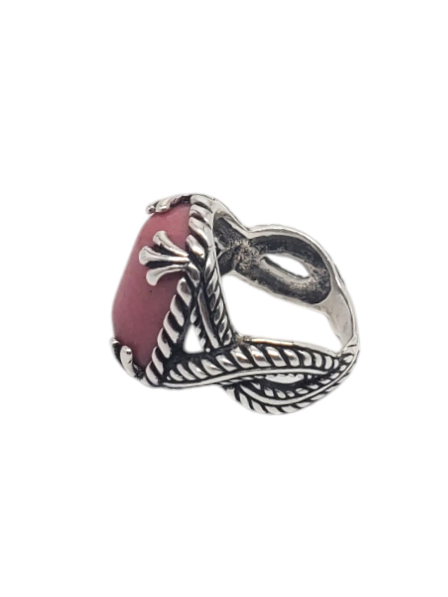 Carolyn Pollack Sterling Silver Rhodonite Ring -

This beautiful ring by Carolyn Pollack features a large rhodonite stone (18.14mm x 13.44mm) set in a sterling silver rope design.

Size: 7 in.

Shank: 2.04 mm

Stamped: CR 925

Weigh: 8.27 dwt /