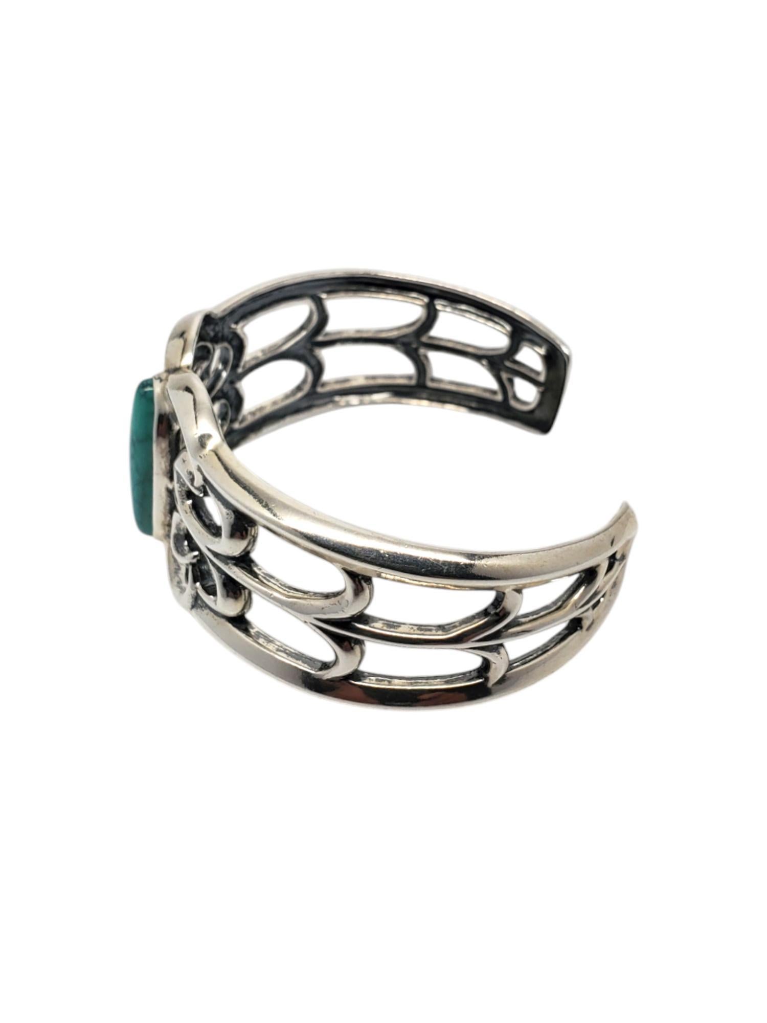 Carolyn Pollack Sterling Silver Turquoise Cuff Bracelet -

This lovely cuff bracelet by Carolyn Pollack features a turquoise center stone set in classic sterling silver.

Size: Fits up to 6.5 in. wrist size

Approx. 29.4 mm at widest

Stamped: CR