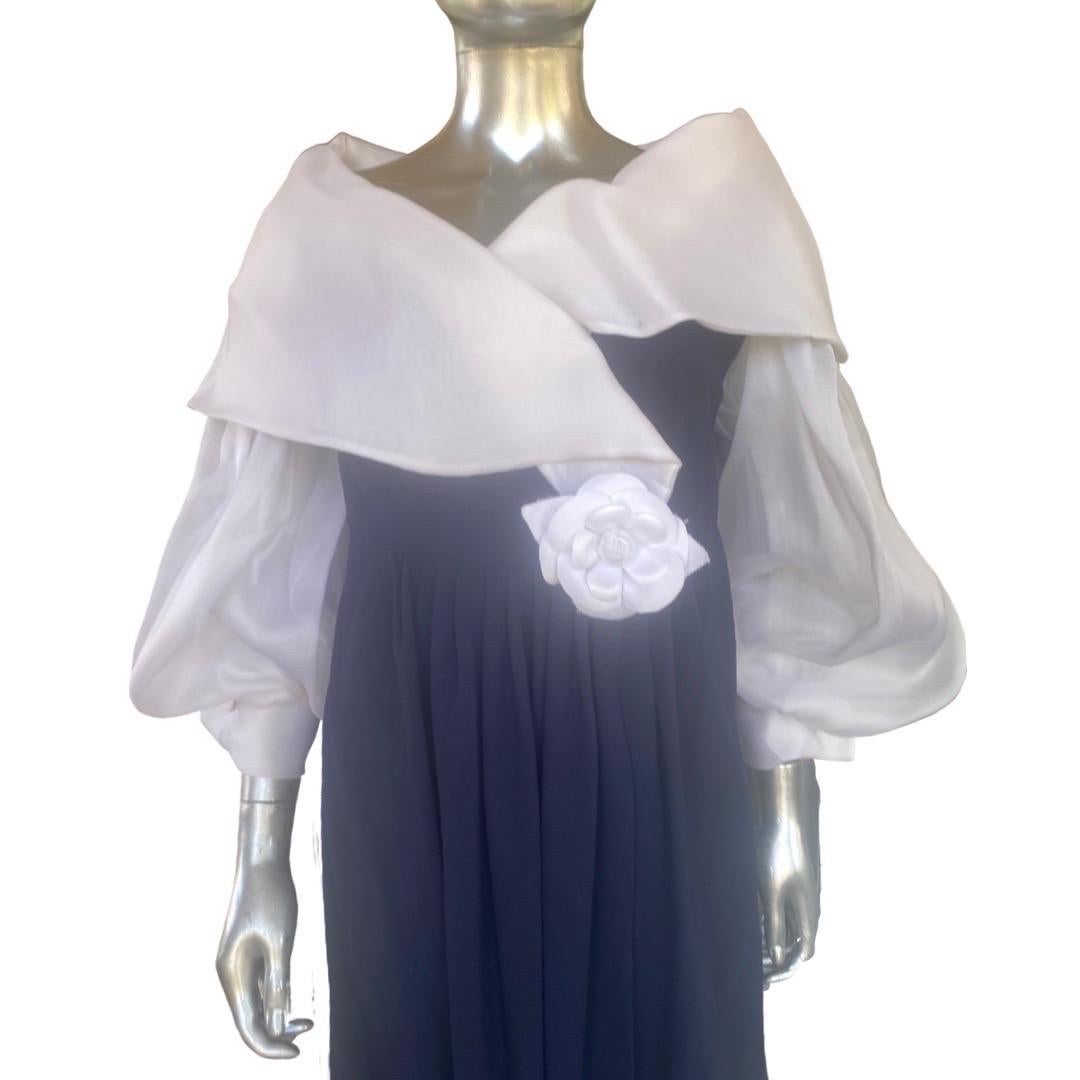 Carolyn Roehm for I Magnin Navy Crepe & White Organza Off Shoulder Dress Size 16 For Sale 9