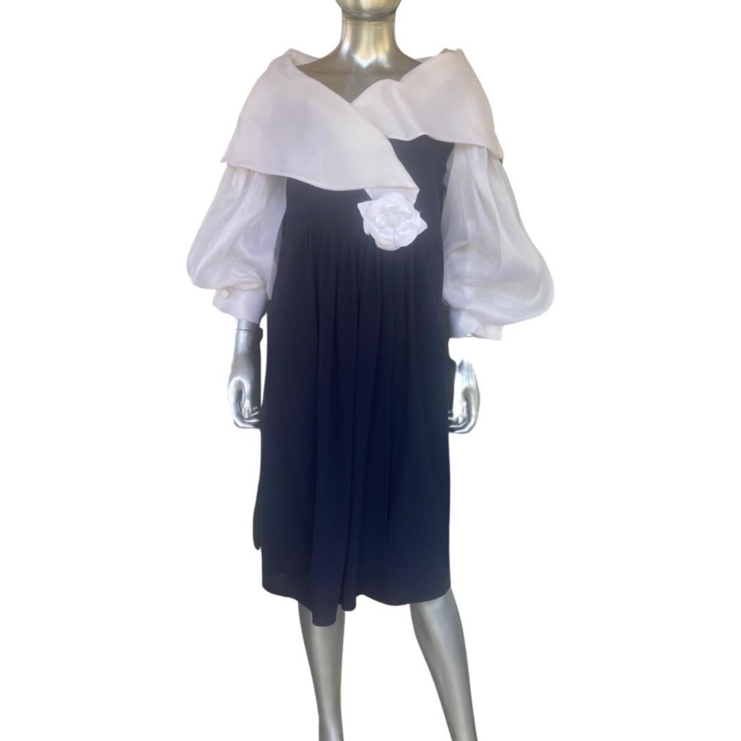 Women's Carolyn Roehm for I Magnin Navy Crepe & White Organza Off Shoulder Dress Size 16 For Sale