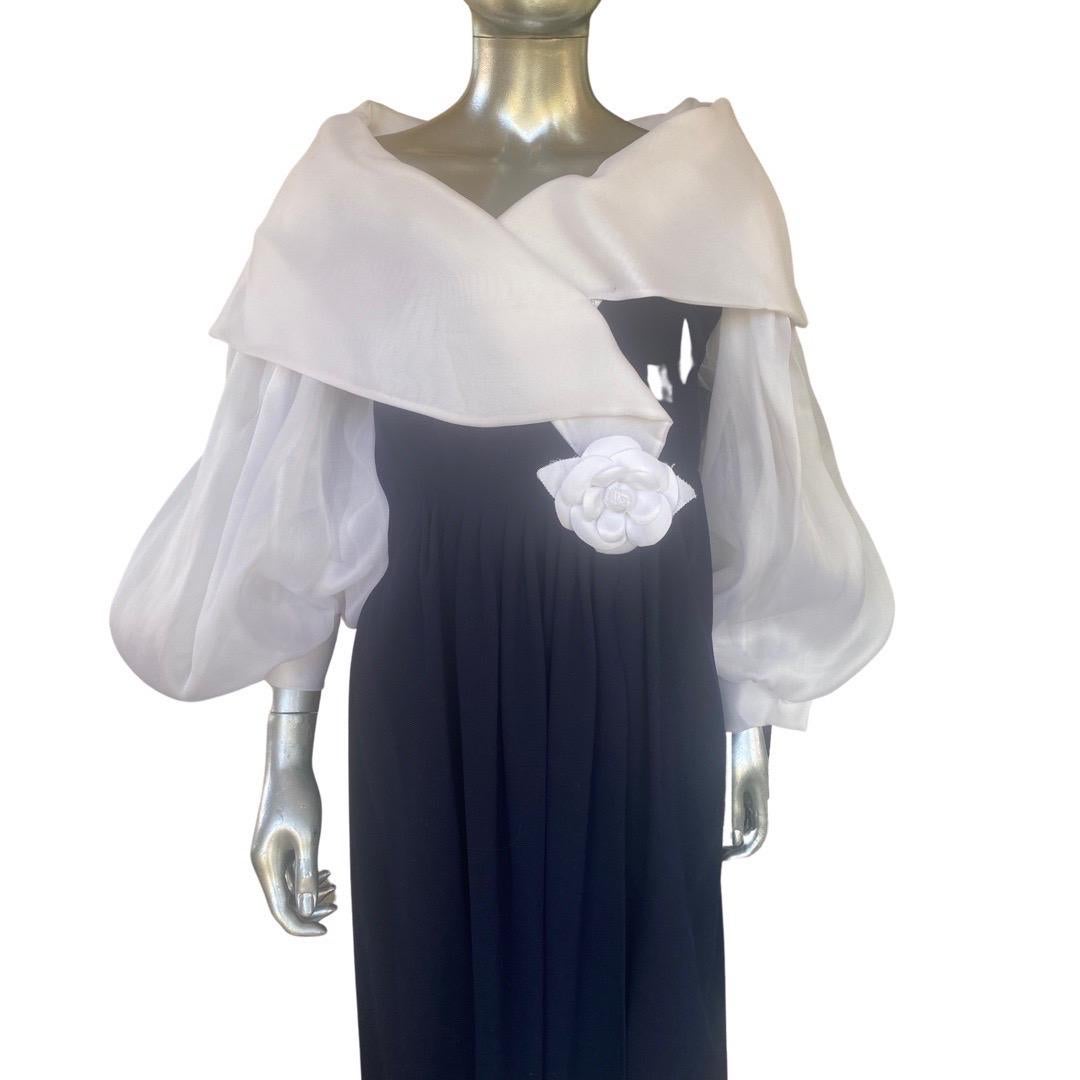Carolyn Roehm for I Magnin Navy Crepe & White Organza Off Shoulder Dress Size 16 For Sale 2