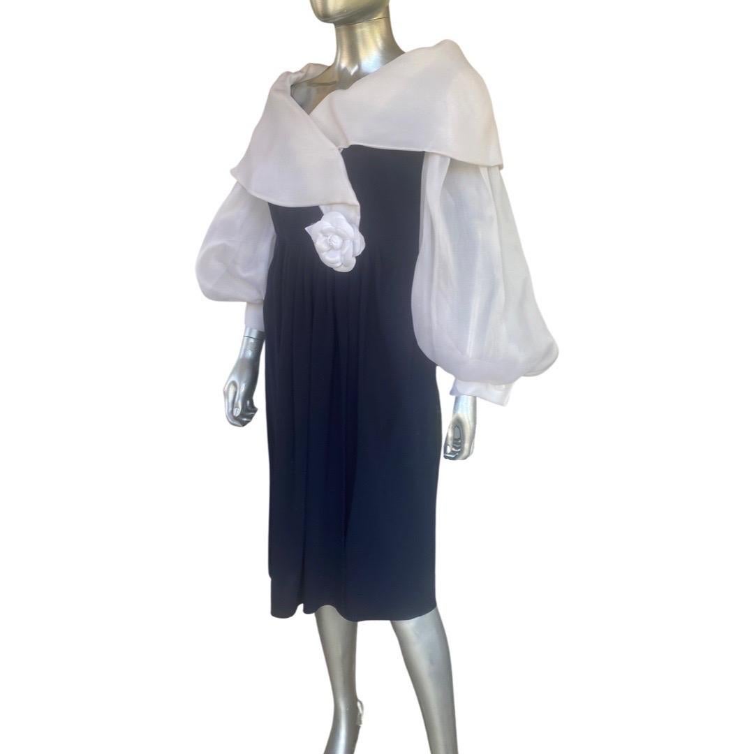 Carolyn Roehm for I Magnin Navy Crepe & White Organza Off Shoulder Dress Size 16 For Sale 5