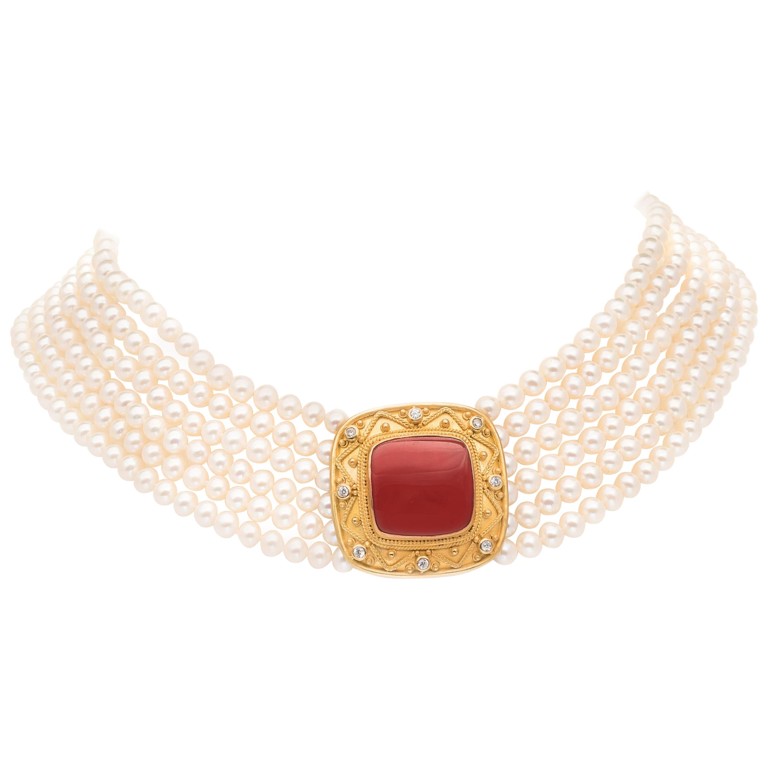 Carolyn Tyler 'Corinna Choker' Halskette aus 22 Karat Gold mit weißer Perle und roter Koralle