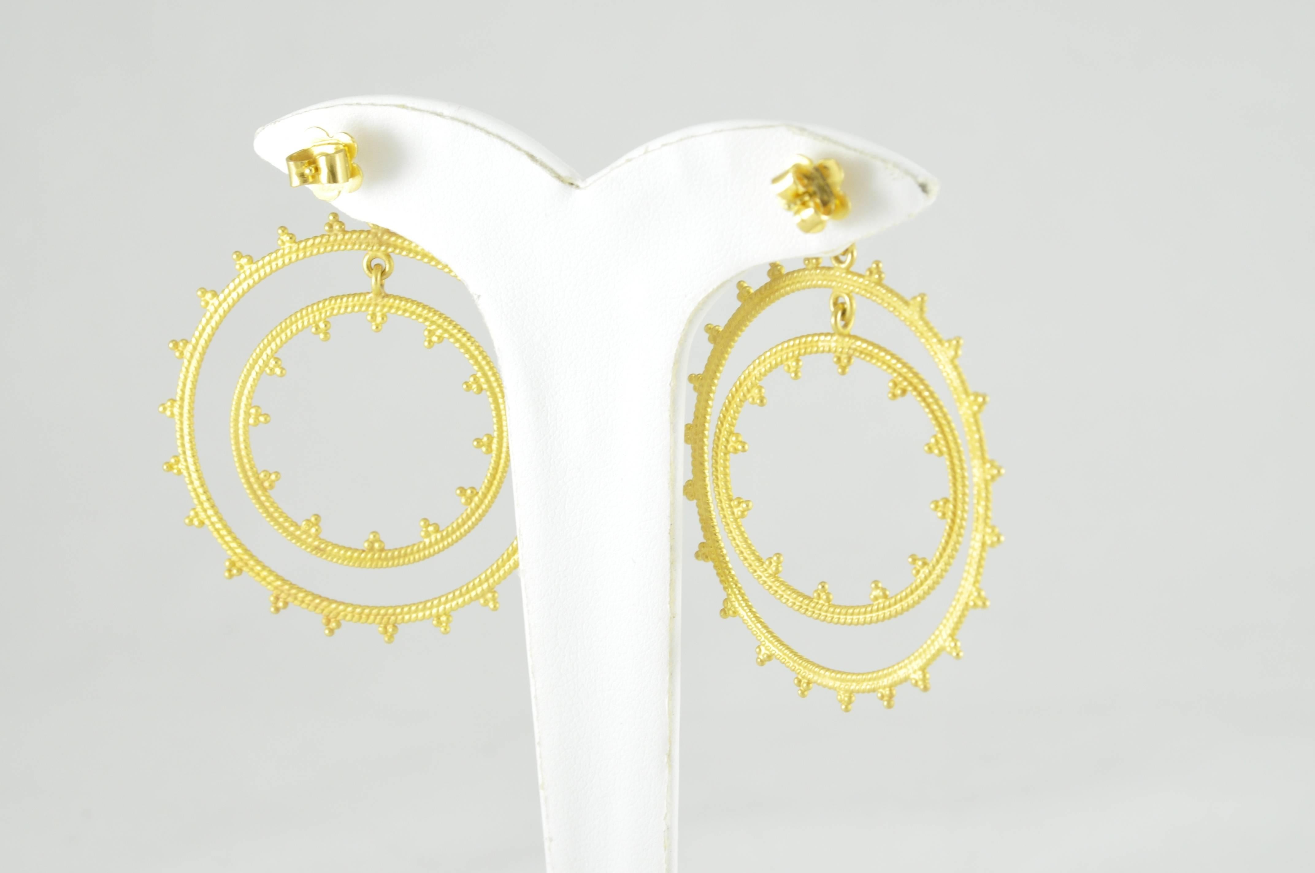 Carolyn Tyler Dream Weaver Yellow Gold Earrings In New Condition In Dallas, TX