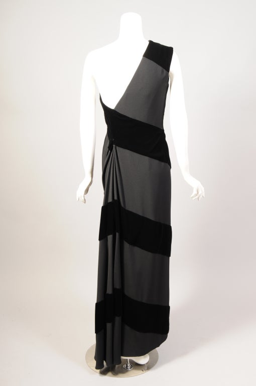 Carolyne Roehm Black Velvet and Black Crepe Evening Dress with Short Train In Excellent Condition For Sale In New Hope, PA
