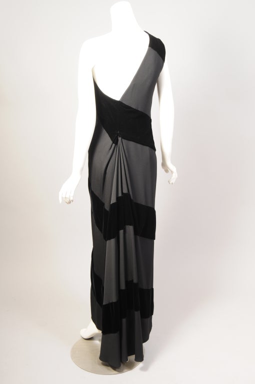 Women's Carolyne Roehm Black Velvet and Black Crepe Evening Dress with Short Train For Sale