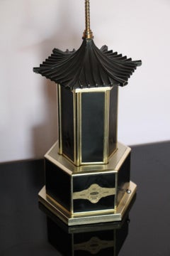 Caja de Cigarros Carrusel, Caja de Música Giratoria Modelada como una Pagoda Negra y Dorada