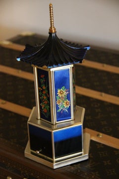 Caja de Cigarros Carrusel, Caja de Música Giratoria Modelada como una Pagoda Azul y Dorada