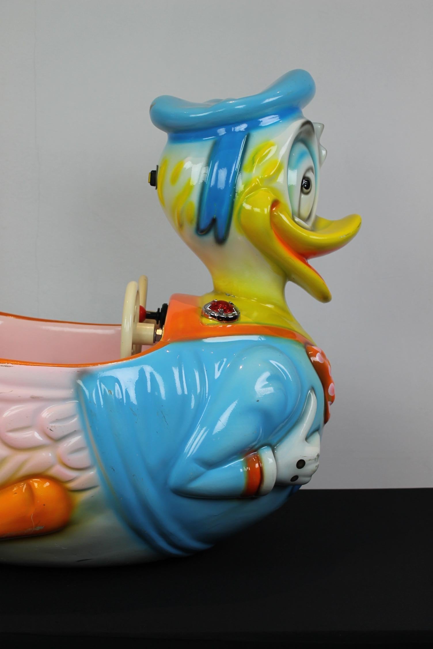 Polyester Carousel Donald Duck Figurine Carnival Ride For Sale