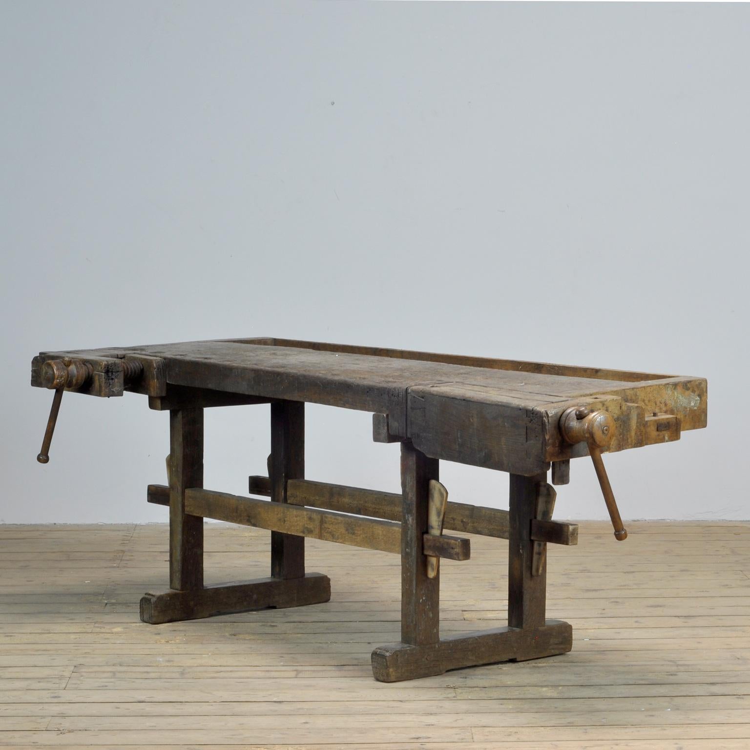Carpenters Oak Workbench, circa 1900 In Good Condition In Amsterdam, Noord Holland
