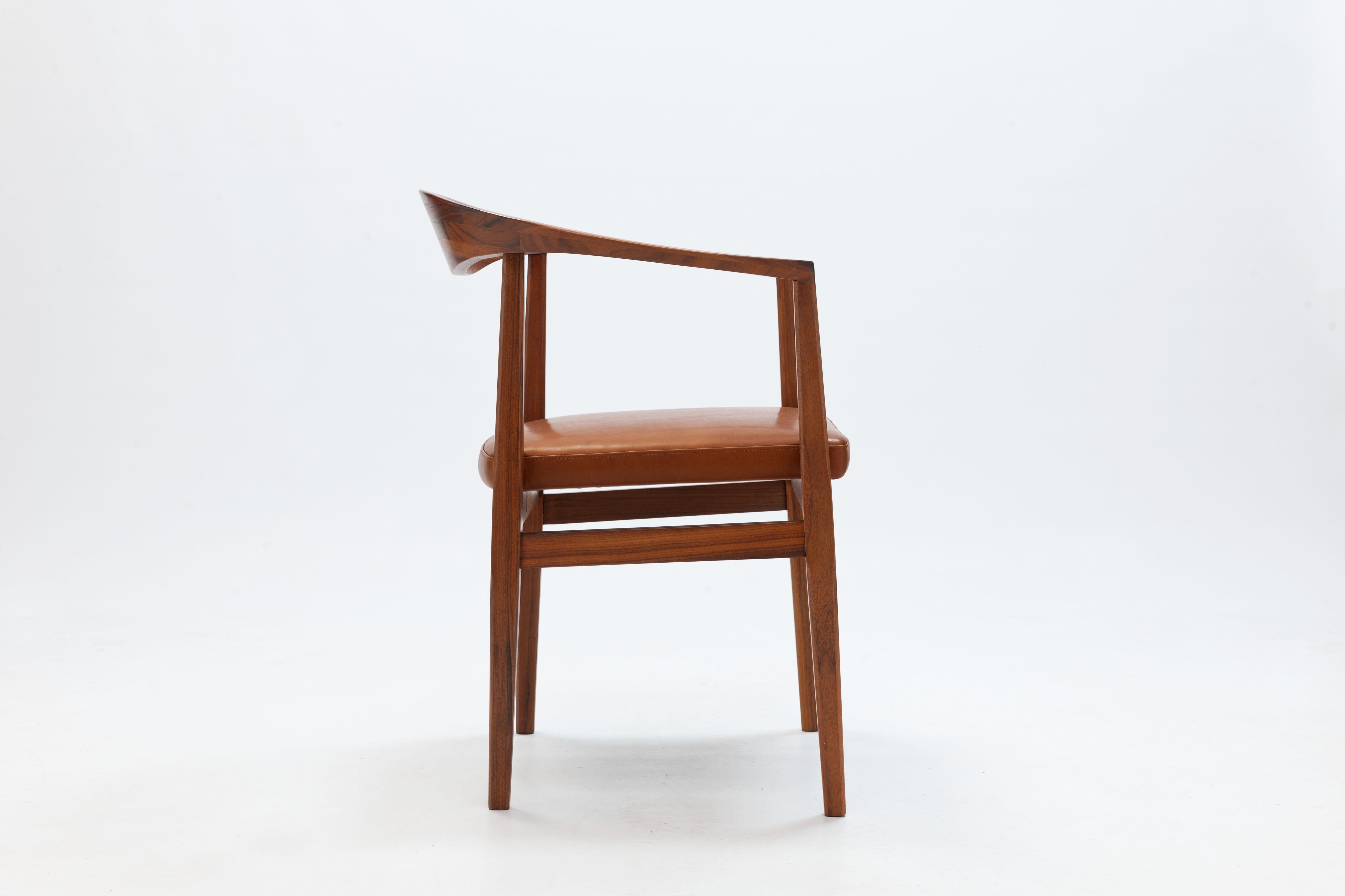 Esszimmerstühle aus Nussbaumholz von Eyjolfur Augustsson von HJ. Jackson „Hjalmar Jackson“ (Leder) im Angebot