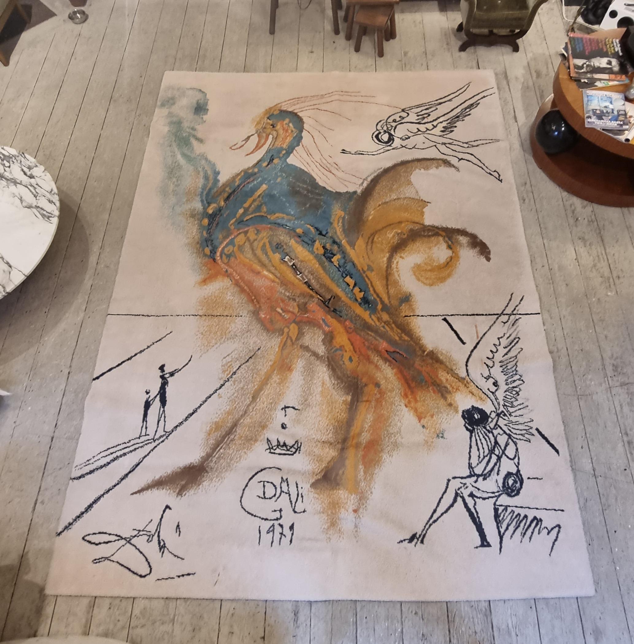 Un rare et merveilleux tapis 100% laine, de la 20th Century Masters Collection, fabriqué au Danemark par Ege Art Line, d'après des dessins de nos artistes les plus renommés. Ce dessin est l'œuvre de Salvador Dalí (Espagne, 1904-1989),  