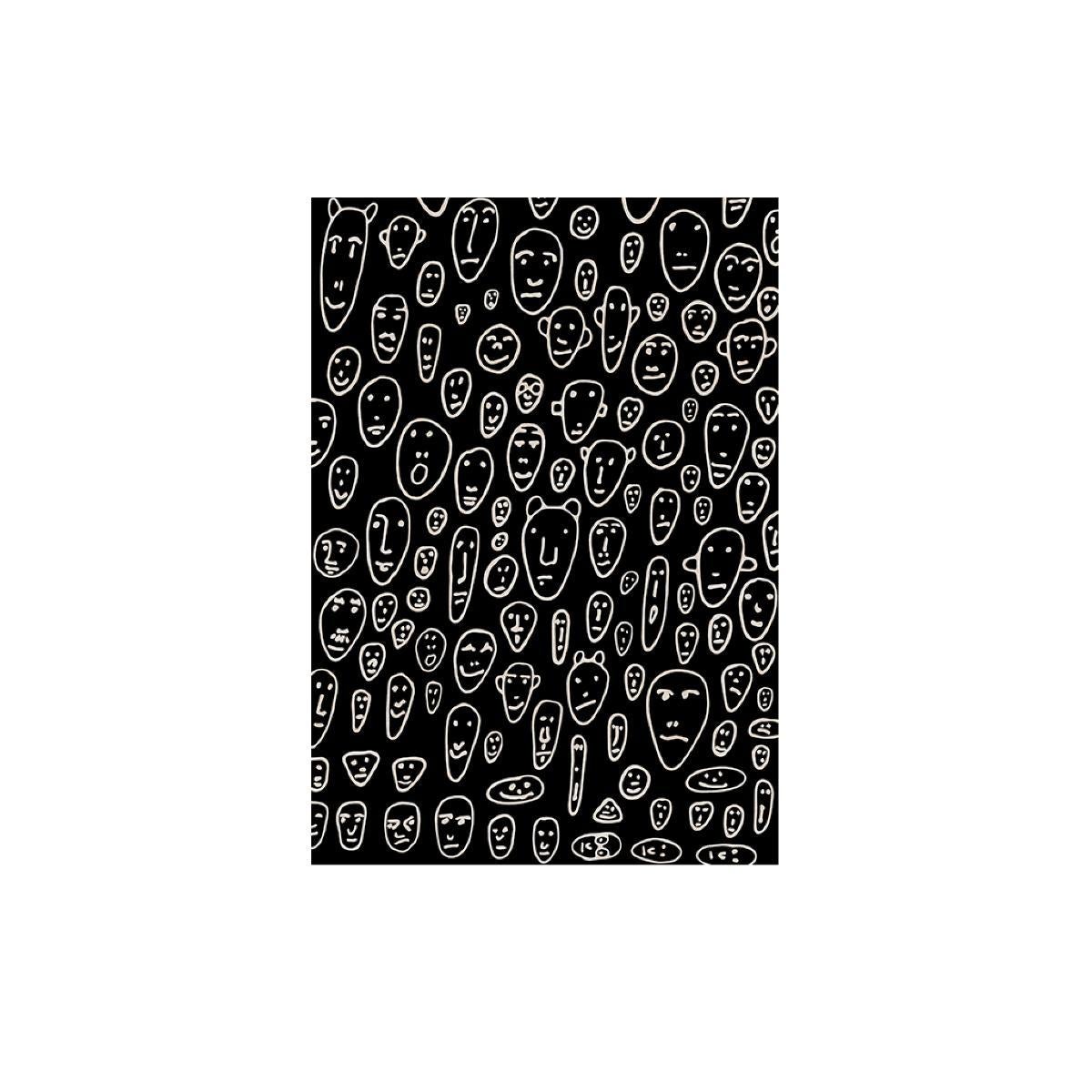 Die Teppichkollektion Genetic Tales, entworfen von Andrea Branzi, umfasst 15 einzigartige Designs in drei verschiedenen Größen: 200x300, 200x200 und 100x200. Jeder Teppich erforscht die Verbindung zwischen Genetik und Design und schlägt eine Brücke