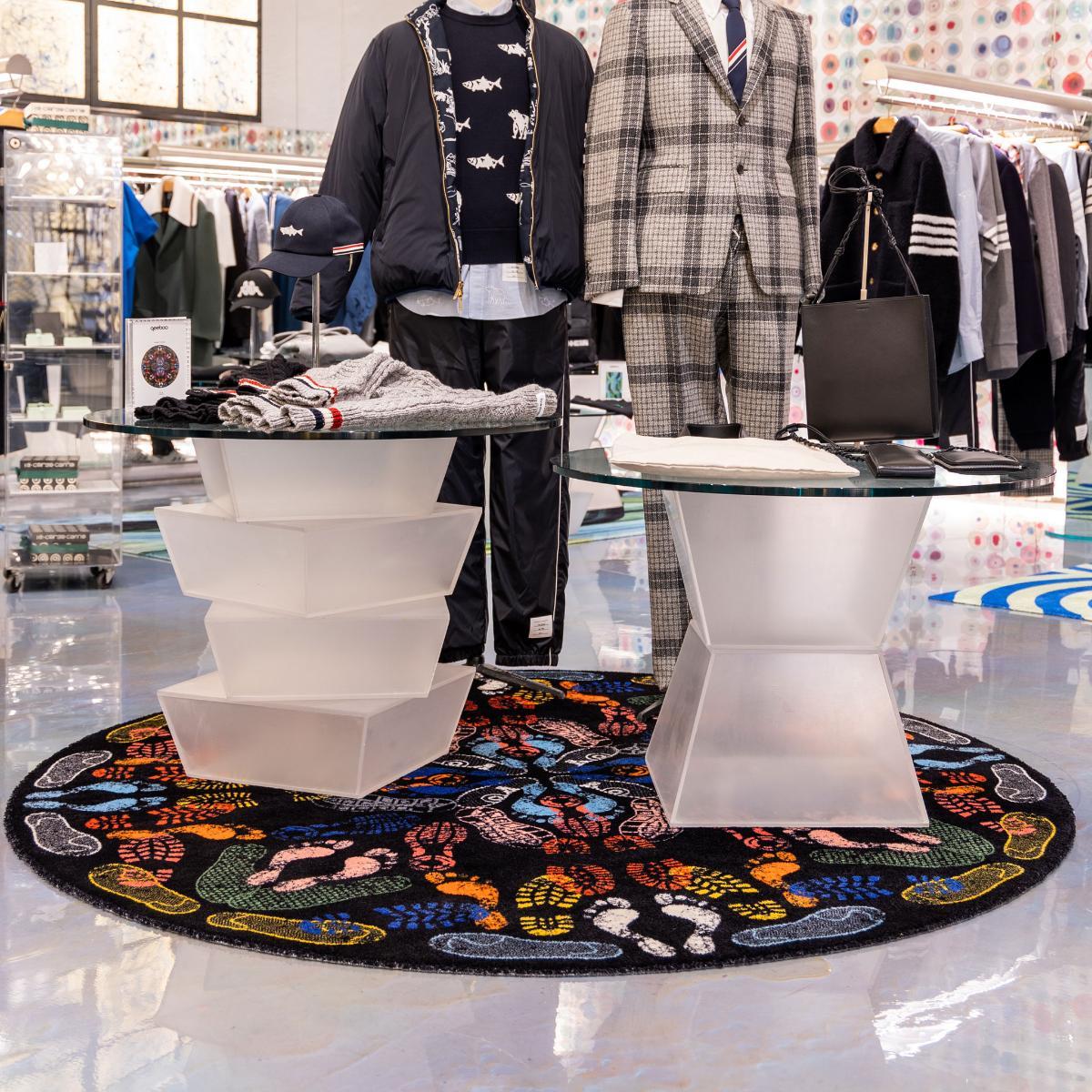 Carpet Let's Dance Human Traces Dunkel Round in Non-Slip Polyester & Polyamide (21. Jahrhundert und zeitgenössisch) im Angebot
