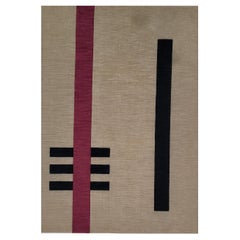 Handgewebter Teppich in Rosa und Schwarz mit rosa und schwarzen Linien auf erdfarbenem, beigem Hintergrund