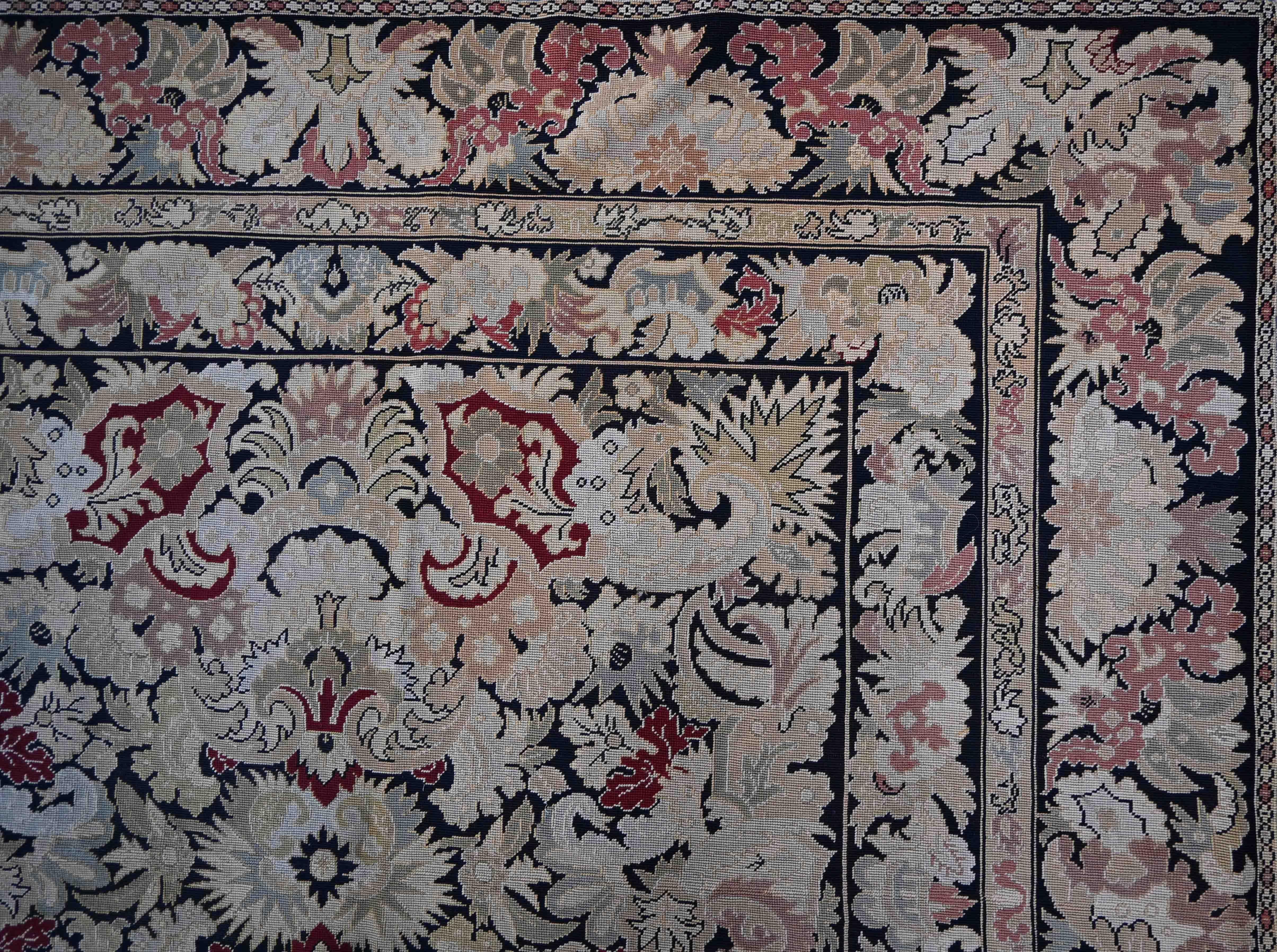 Carpet / Tapestry French work in the 19th century - Napoleon III style - N° 1396 In Excellent Condition For Sale In Paris, FR