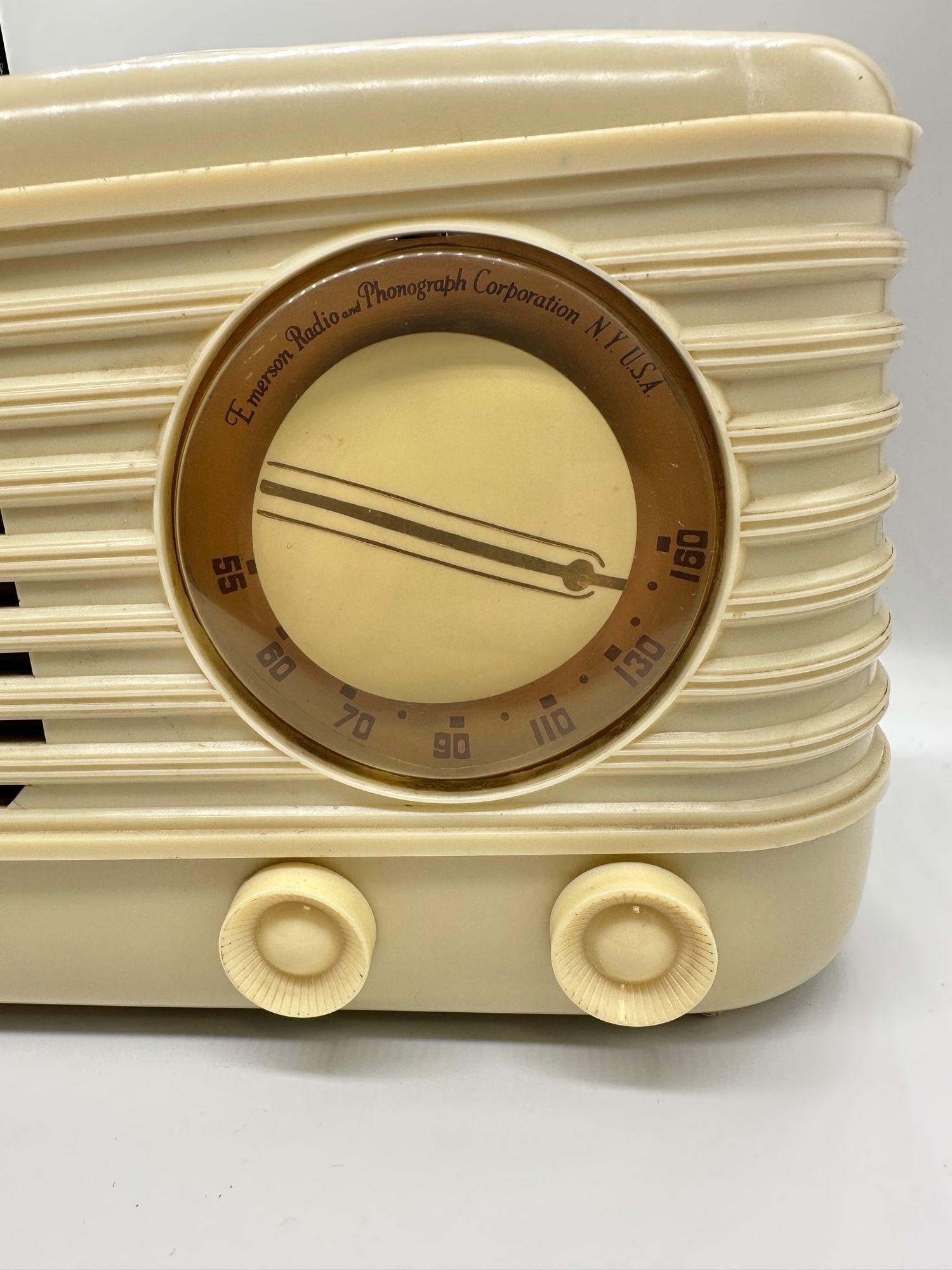 Carrara Elfenbein 1949 Emerson Modell 581 Plaskon AM Vacuum Tube Radio Golden Age im Angebot 1